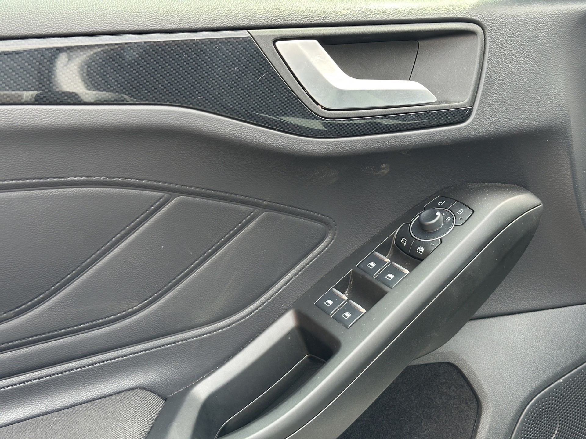 FORD Focus 1.5 TDCi EcoBlue ST-Line Automatic-image-7