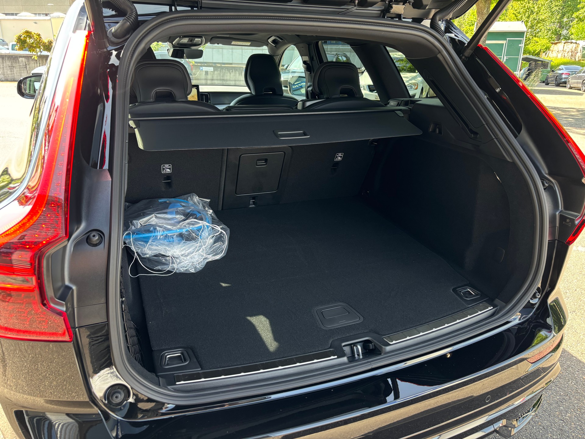 VOLVO XC60 2.0 T6 TE Black Edition eAWD-image-8