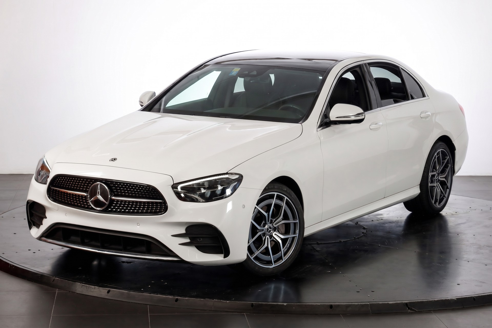 MERCEDES-BENZ E 220 d 4Matic AMG Line 9G-Tronic-image-4