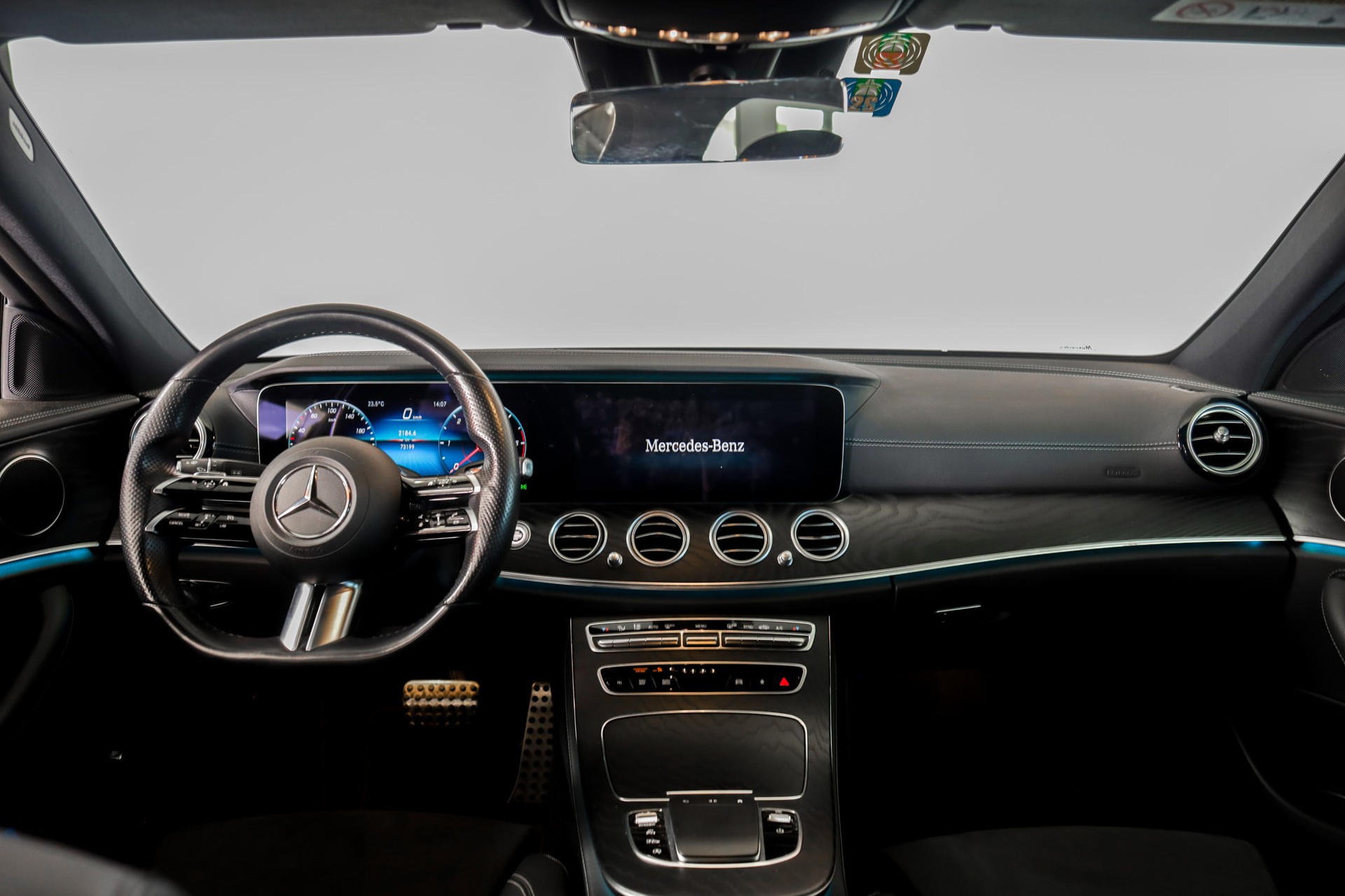 MERCEDES-BENZ E 220 d 4Matic AMG Line 9G-Tronic-image-15