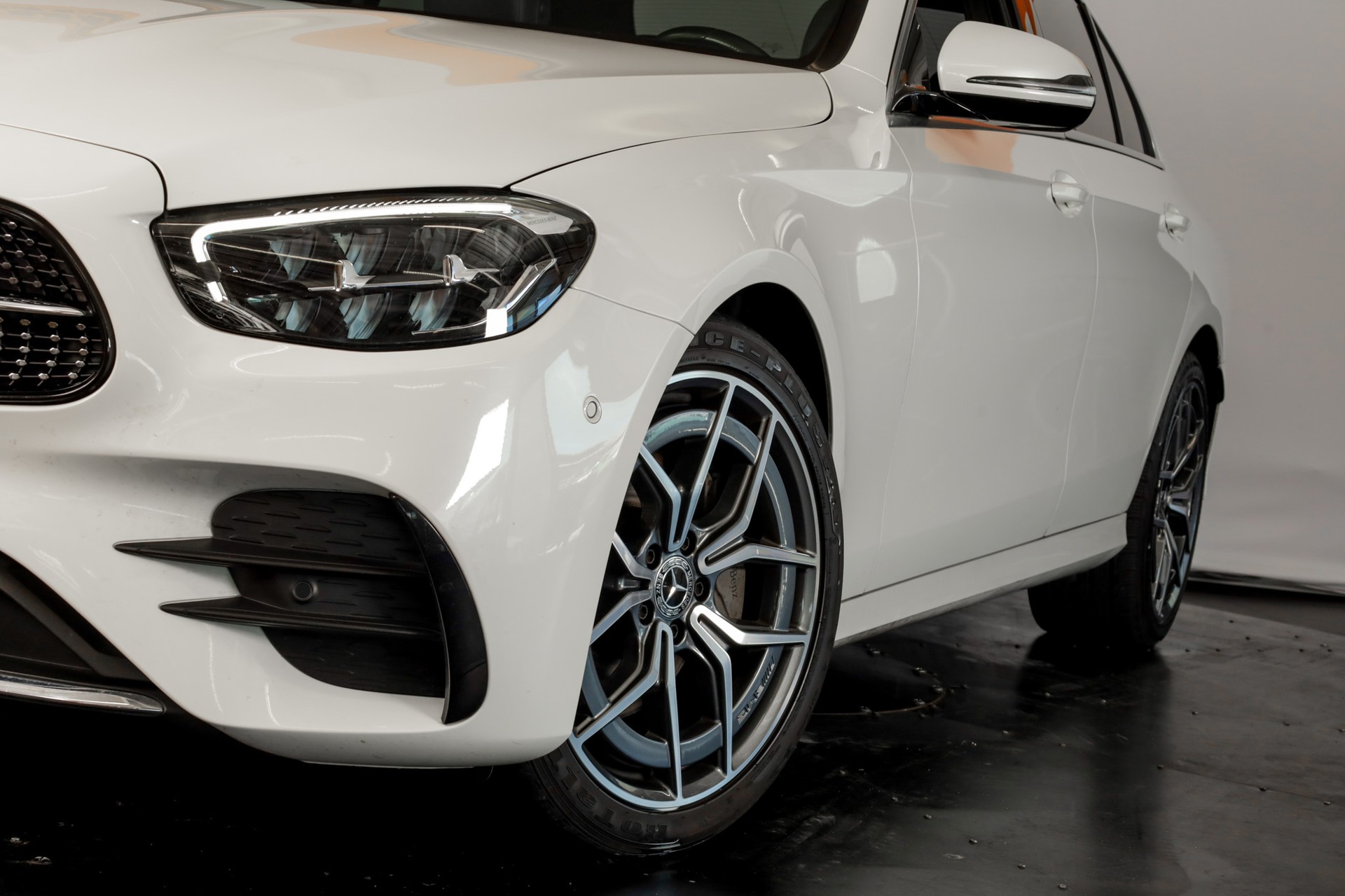 MERCEDES-BENZ E 220 d 4Matic AMG Line 9G-Tronic-image-7
