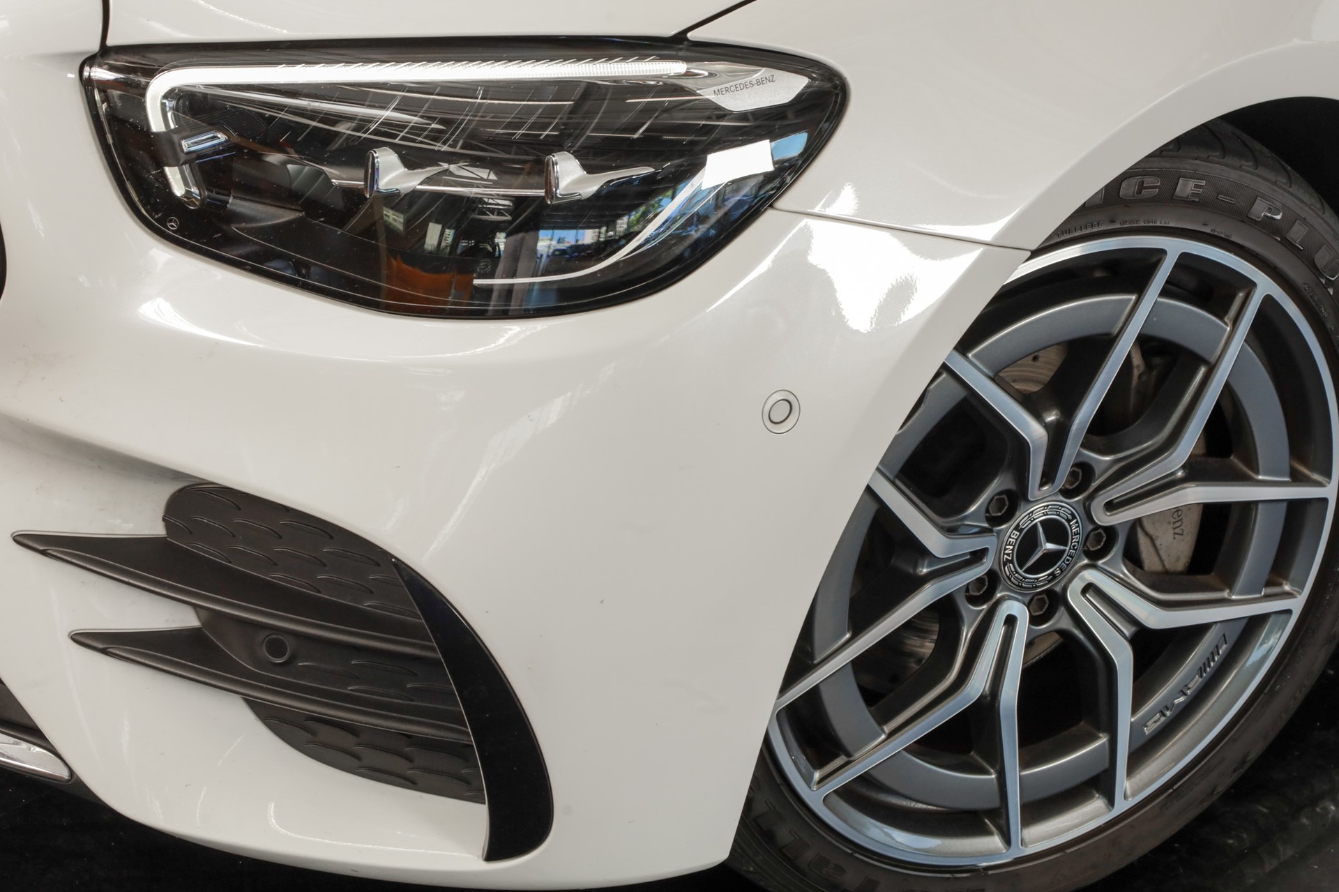 MERCEDES-BENZ E 220 d 4Matic AMG Line 9G-Tronic-image-8