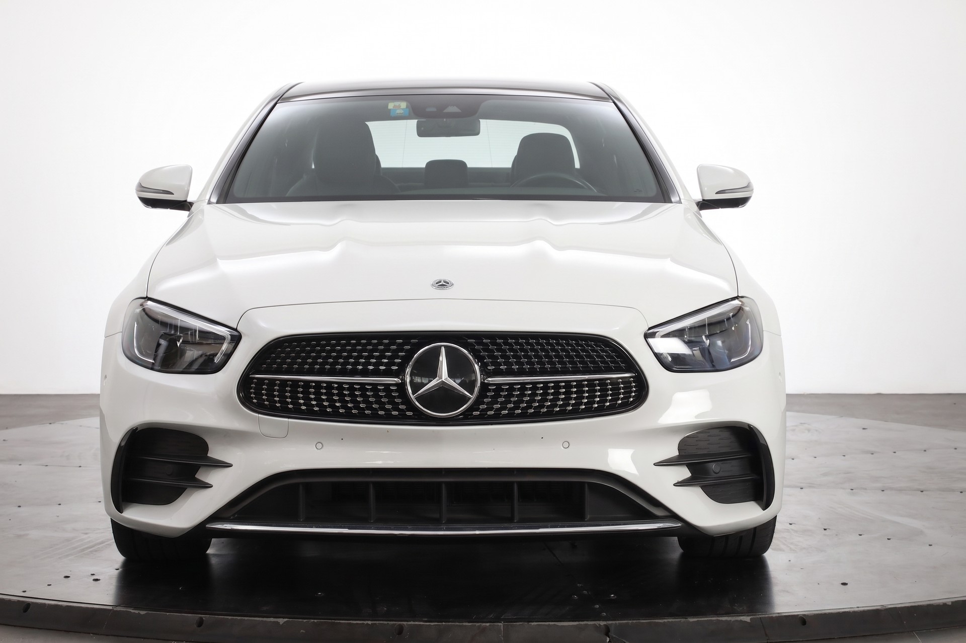 MERCEDES-BENZ E 220 d 4Matic AMG Line 9G-Tronic-showroom-element-1