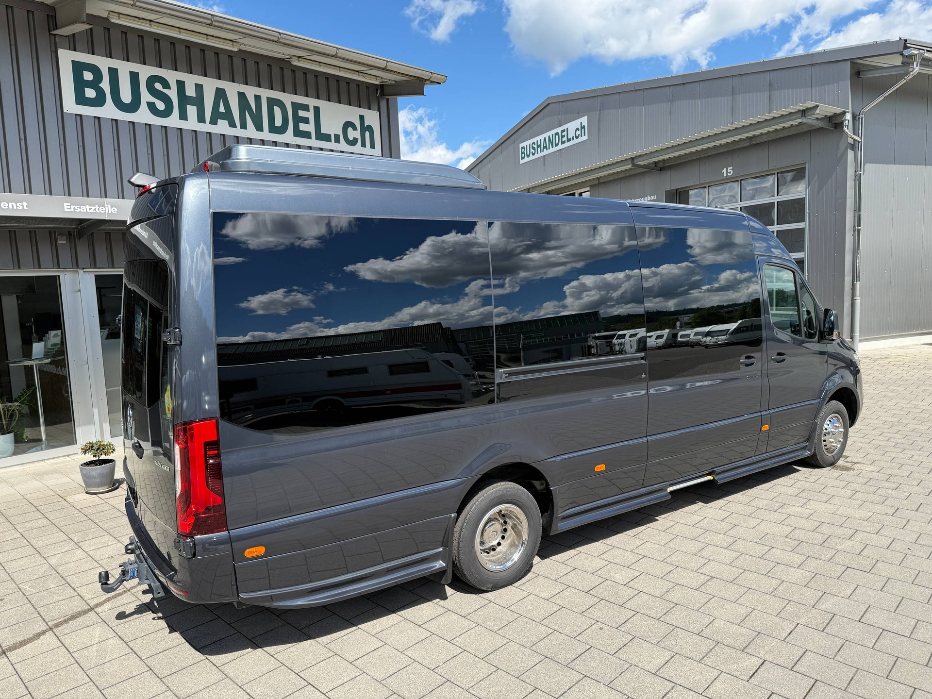MERCEDES-BENZ VIP Bus mit 17 Plätze-image-1