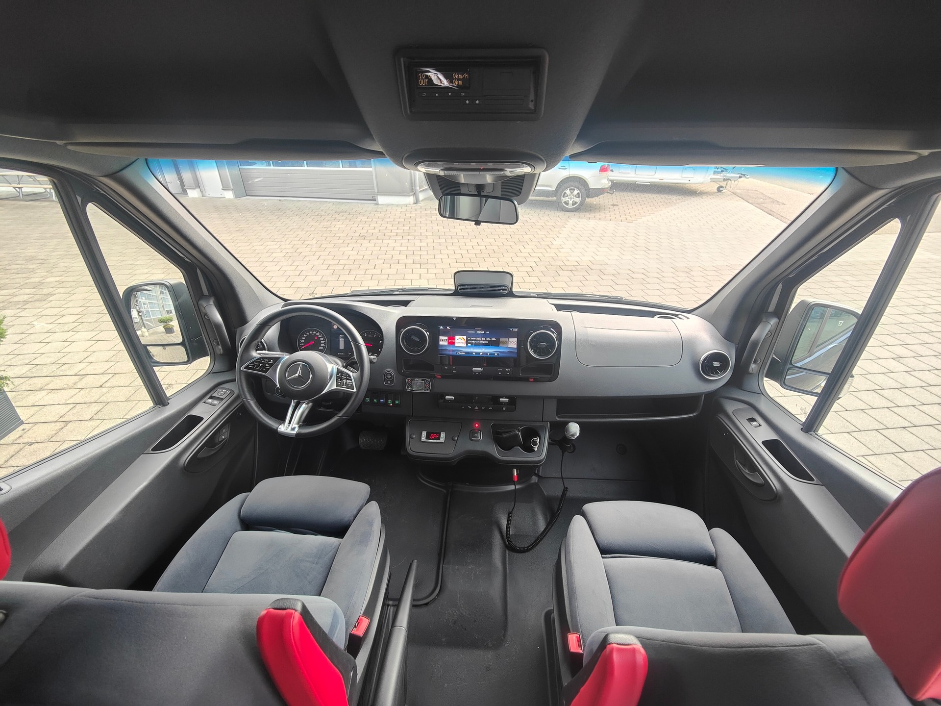 MERCEDES-BENZ 519 RVR VIP 17 Pl-image-10