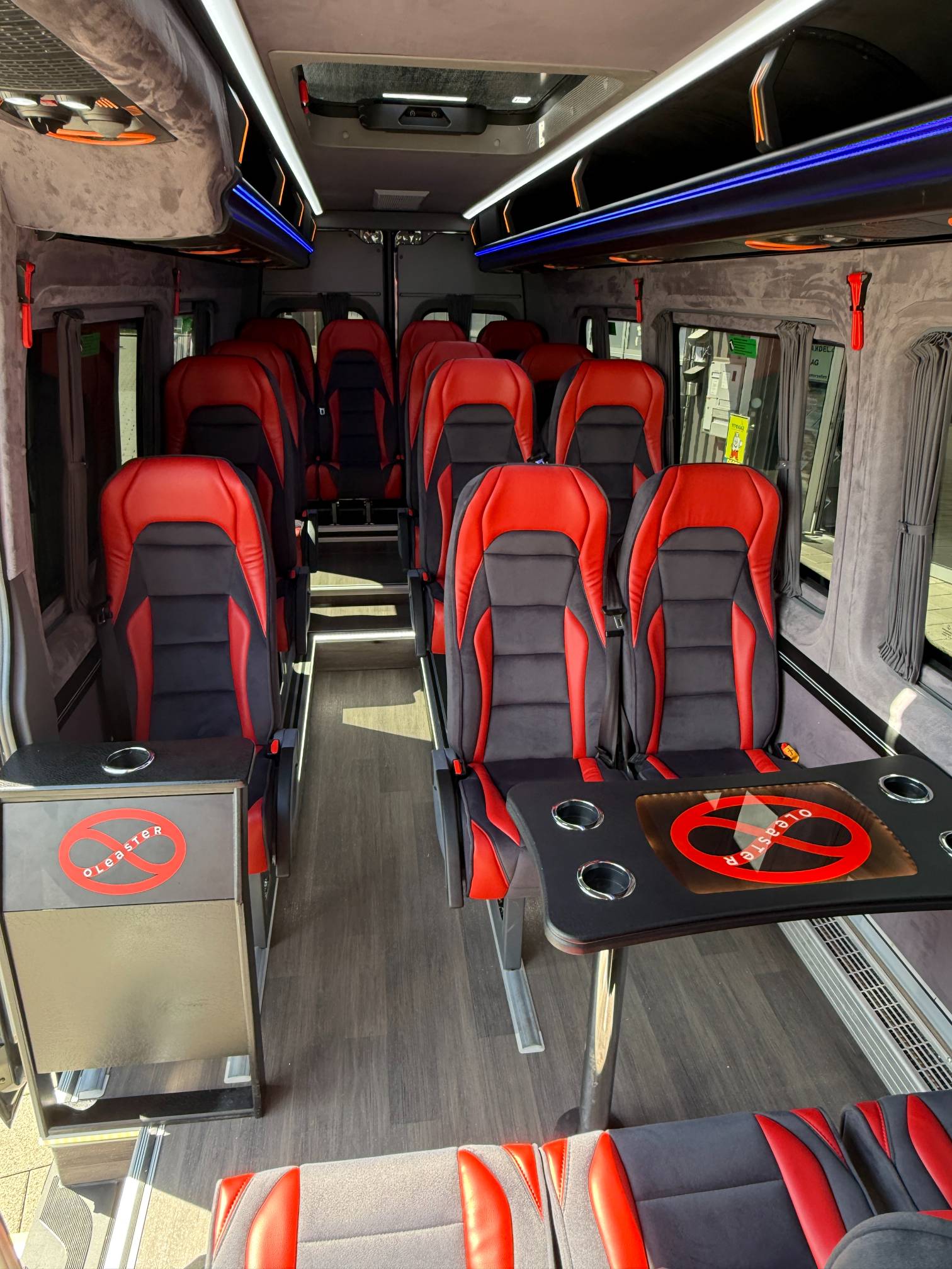 MERCEDES-BENZ VIP Bus mit 17 Plätze-image-4