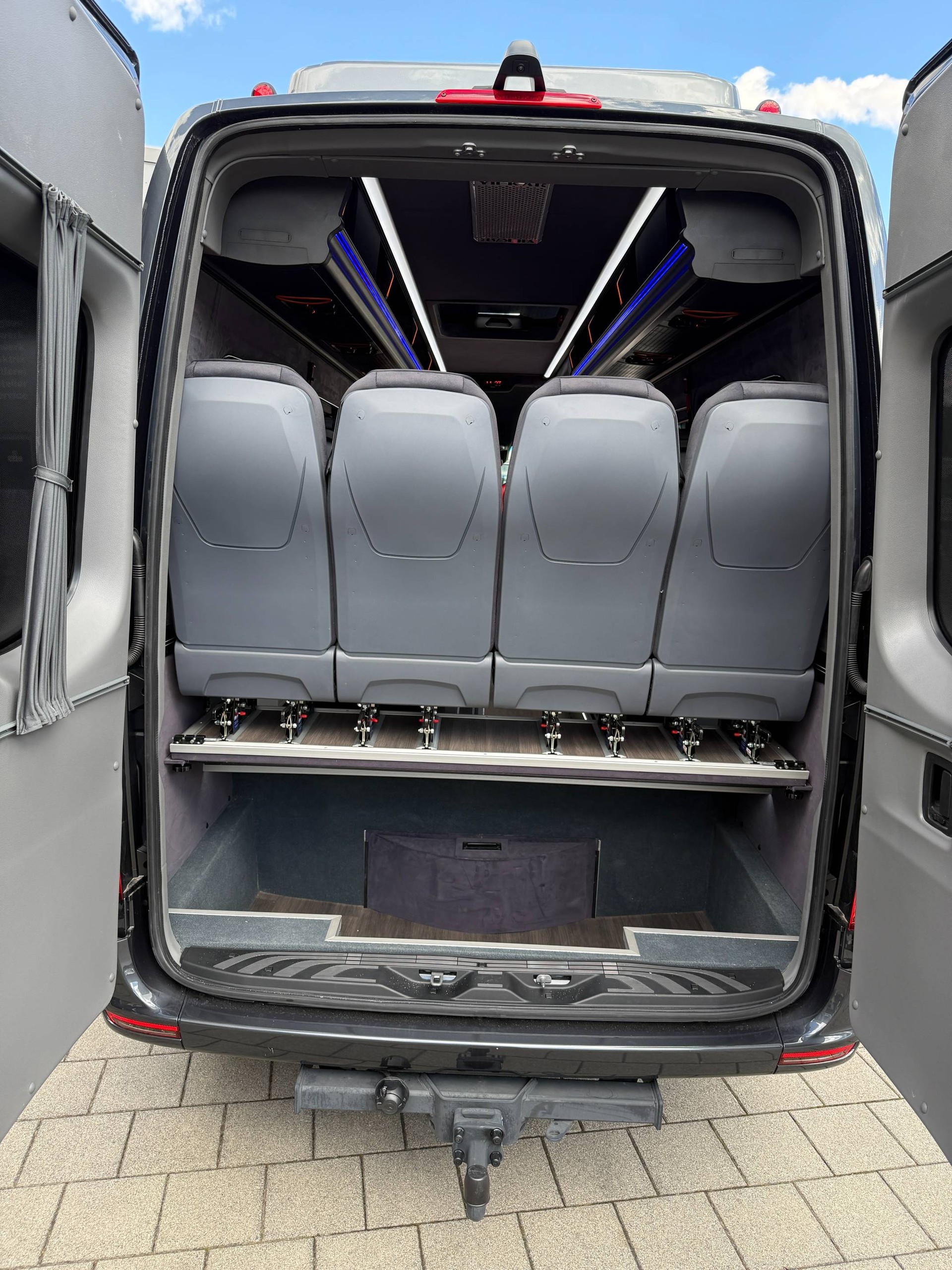 MERCEDES-BENZ VIP Bus mit 17 Plätze-image-10