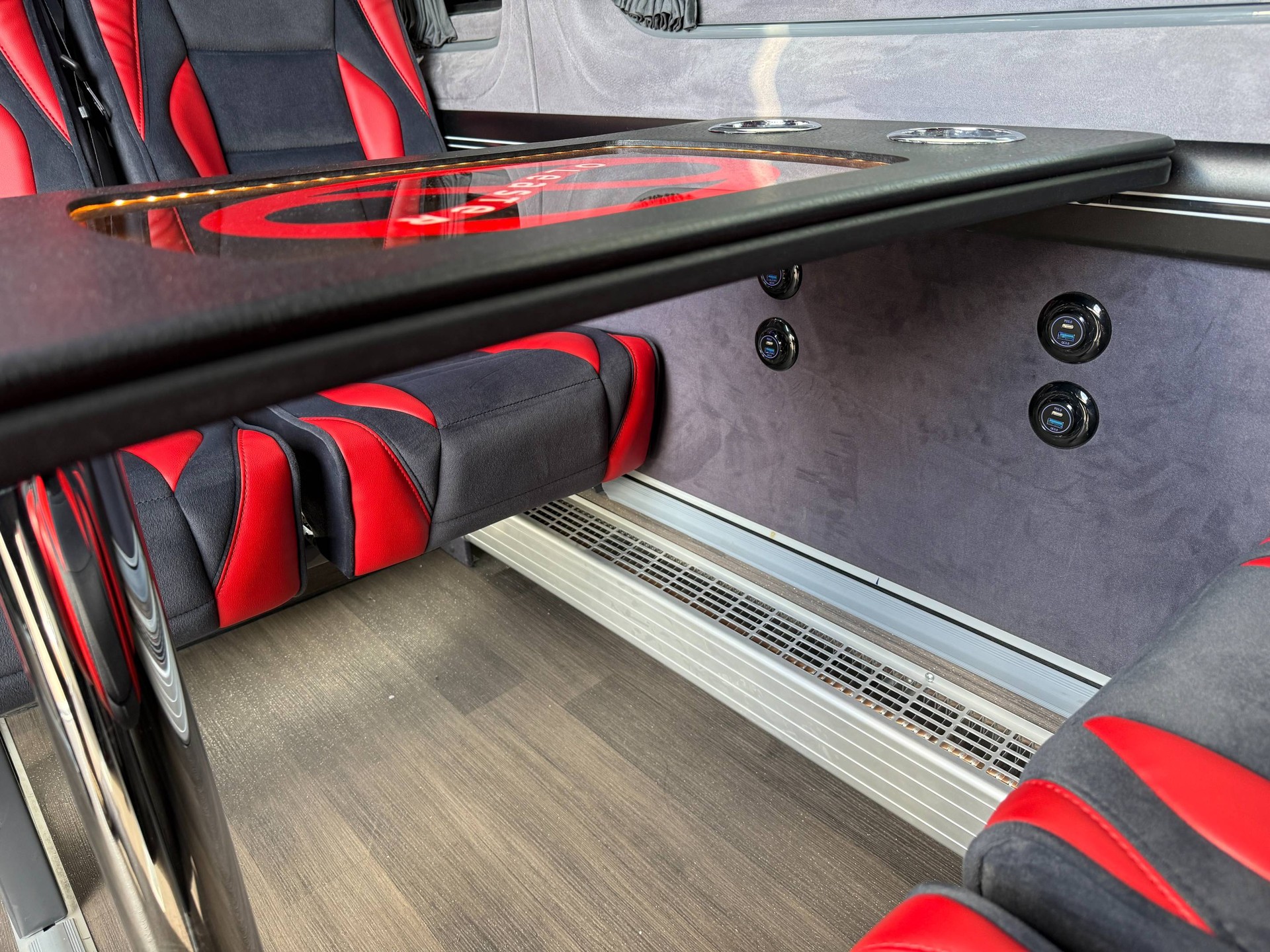 MERCEDES-BENZ VIP Bus mit 17 Plätze-image-7