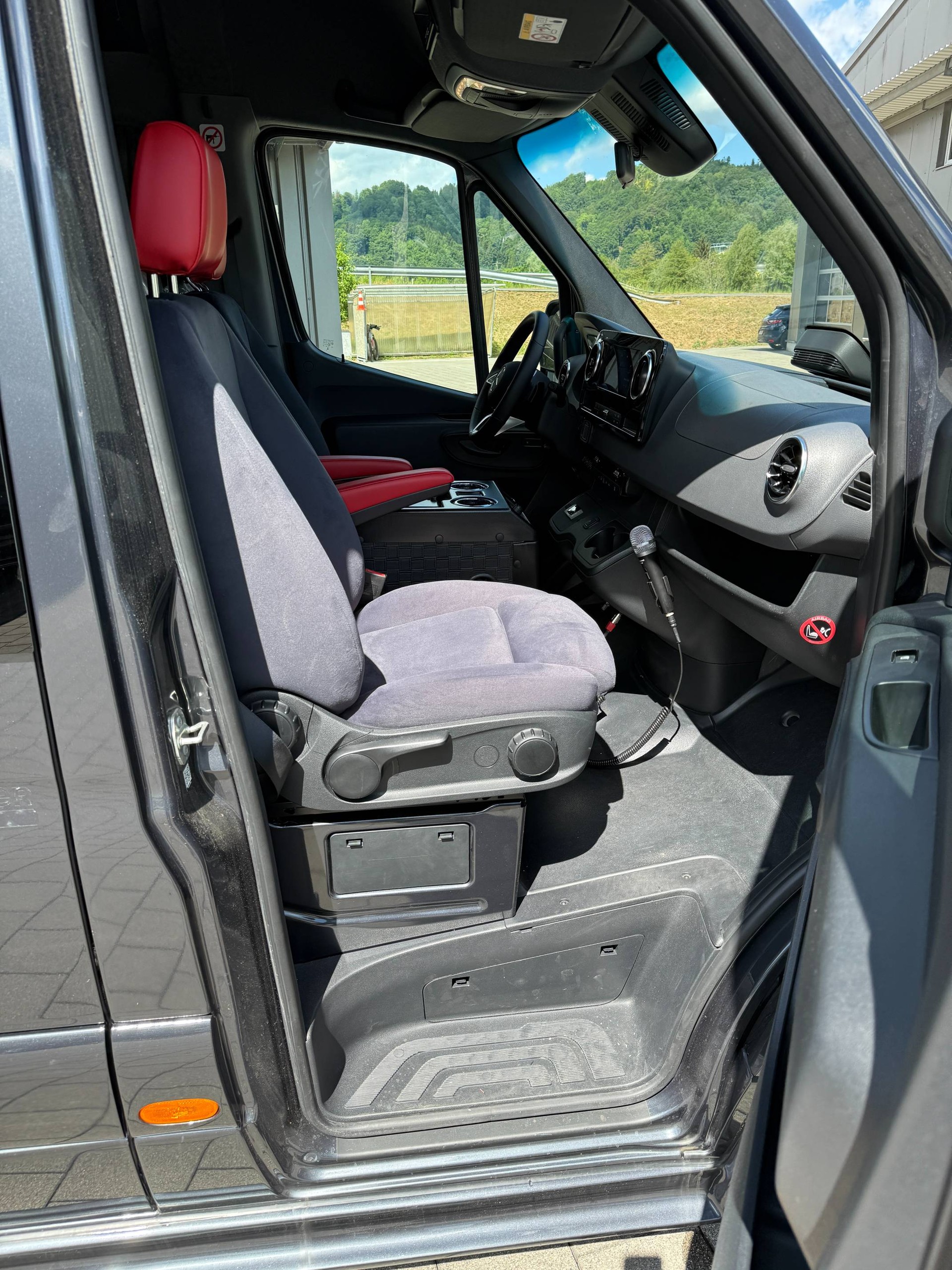 MERCEDES-BENZ VIP Bus mit 17 Plätze-image-9