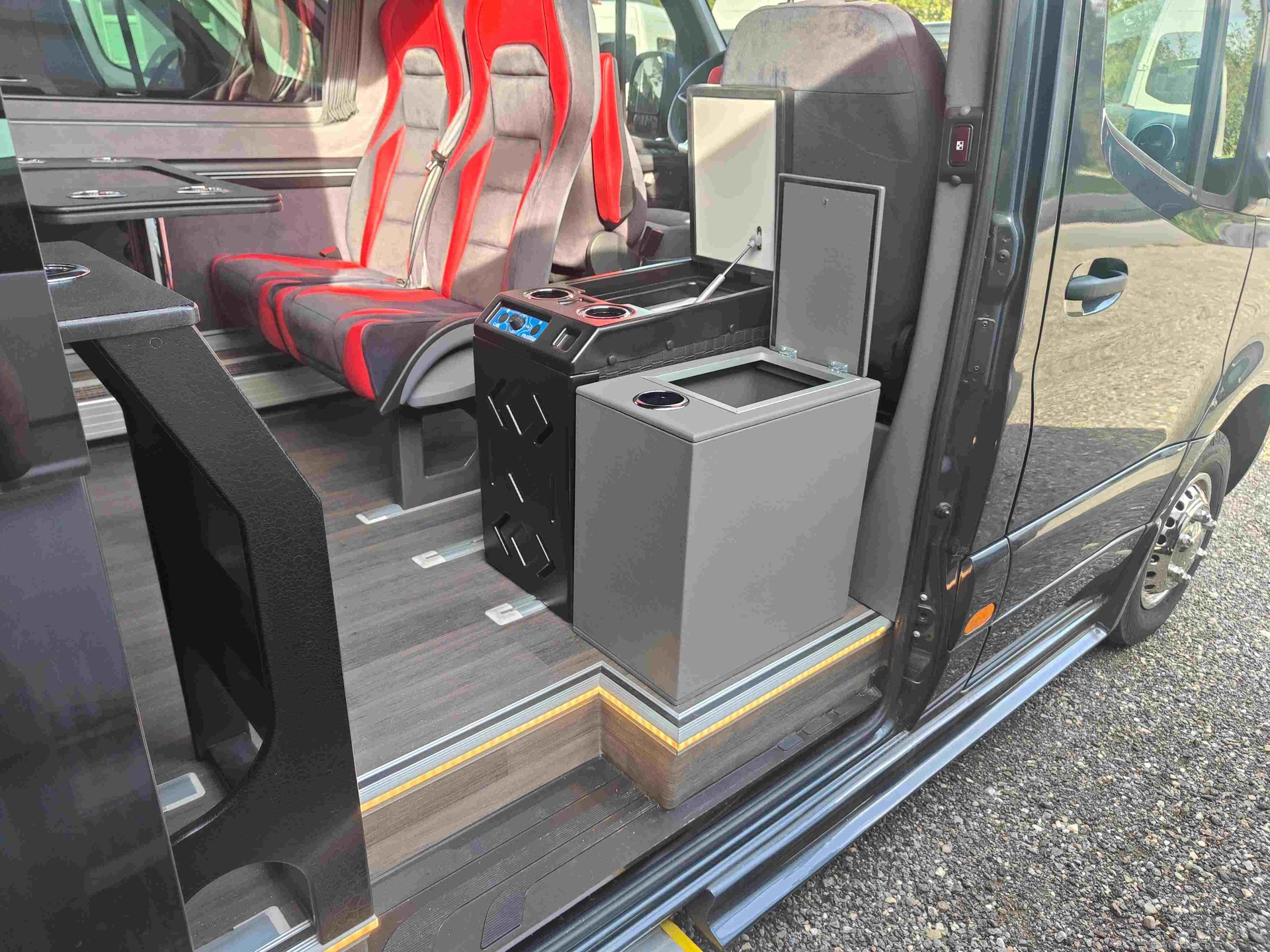 MERCEDES-BENZ 519 RVR VIP 17 Pl-image-7