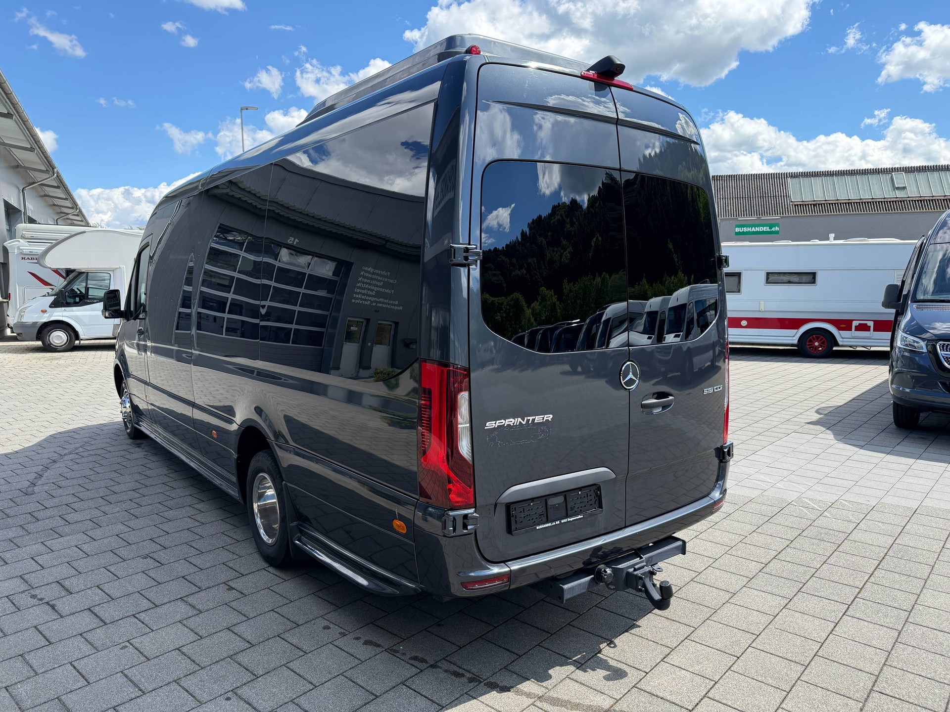 MERCEDES-BENZ VIP Bus mit 17 Plätze-image-2
