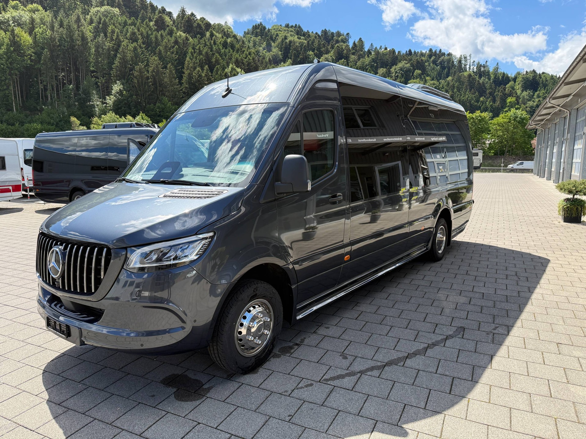 MERCEDES-BENZ VIP Bus mit 17 Plätze-image-3