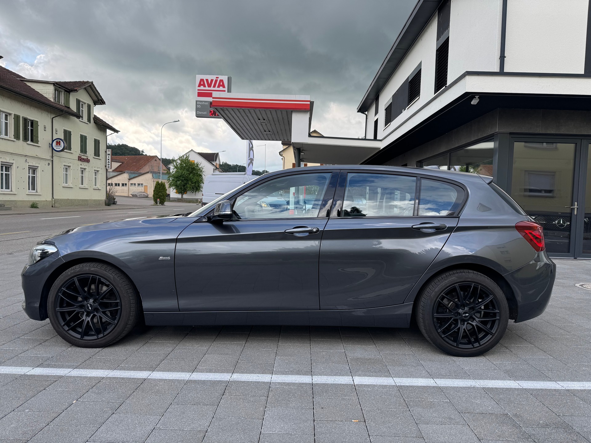 BMW 120d xDrive Edition Sport Line Steptronic-showroom-element-1