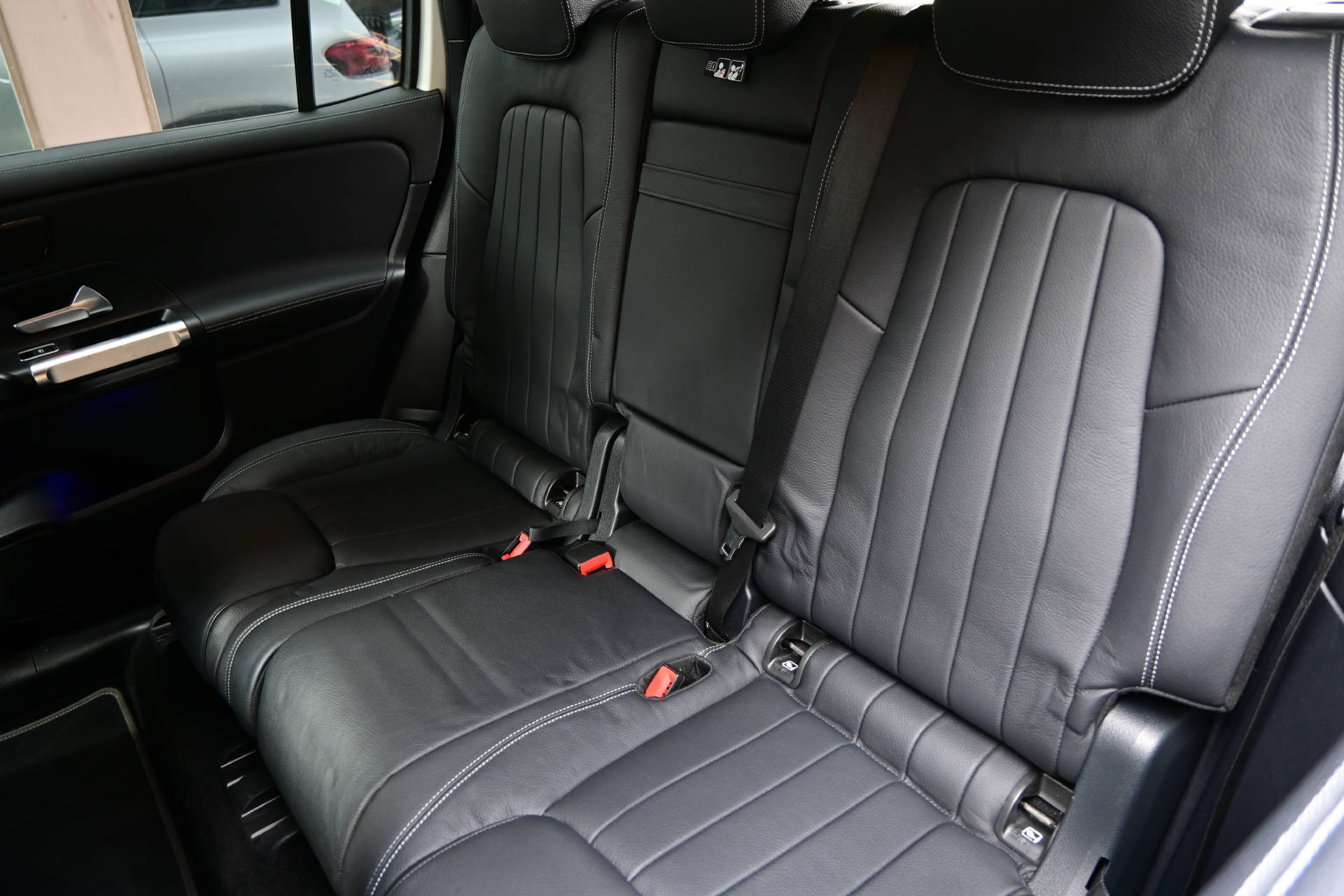 MERCEDES-BENZ GLB 250 Progressive 4matic **7.Plätzer**-image-19