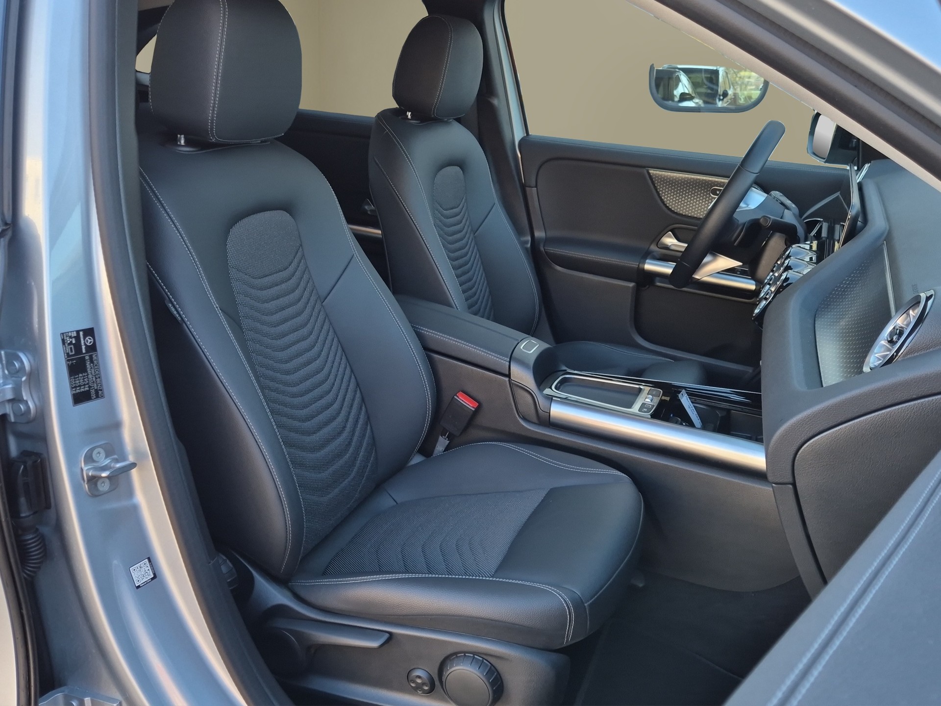 MERCEDES-BENZ GLA 250 4Matic 8G-DCT Swiss Star-image-14
