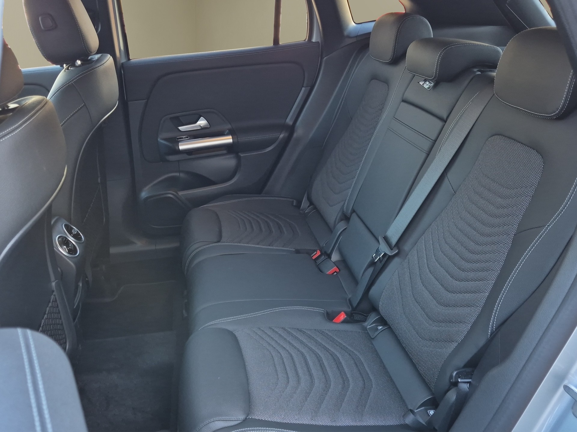 MERCEDES-BENZ GLA 250 4Matic 8G-DCT Swiss Star-image-13