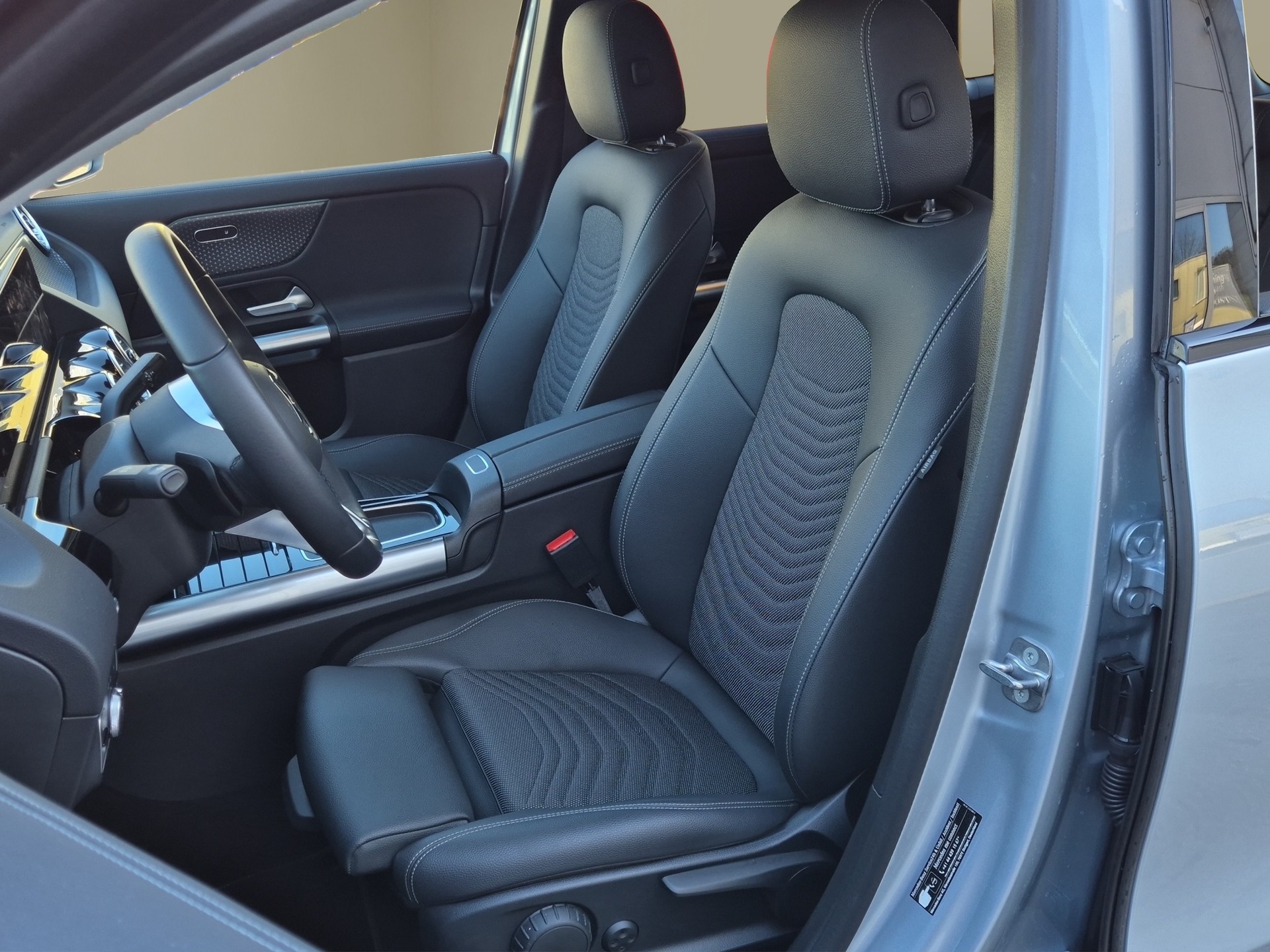 MERCEDES-BENZ GLA 250 4Matic 8G-DCT Swiss Star-image-8