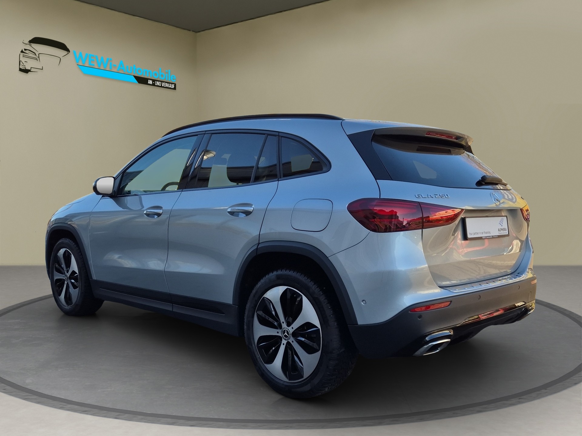 MERCEDES-BENZ GLA 250 4Matic 8G-DCT Swiss Star-image-4