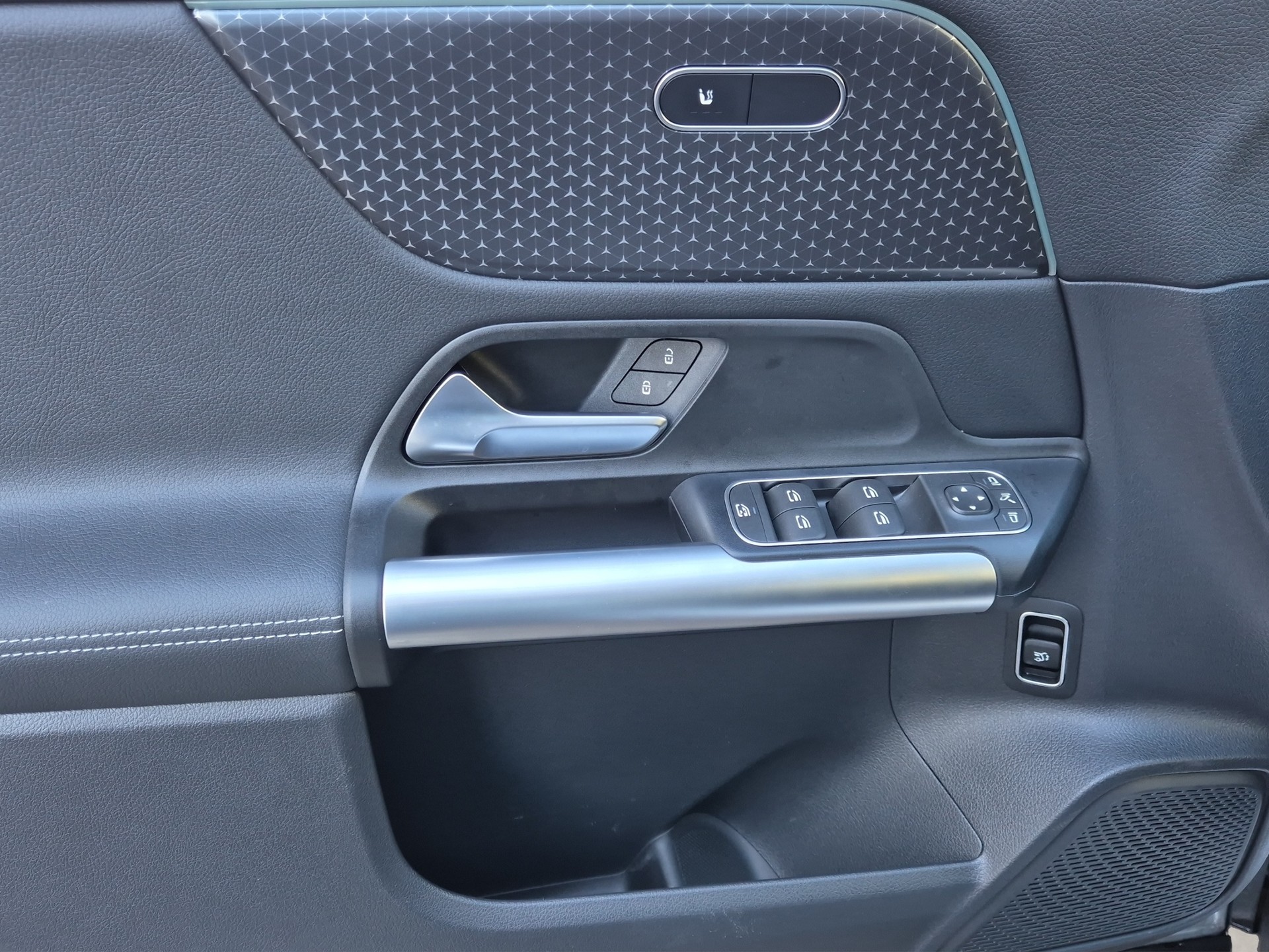 MERCEDES-BENZ GLA 250 4Matic 8G-DCT Swiss Star-image-12