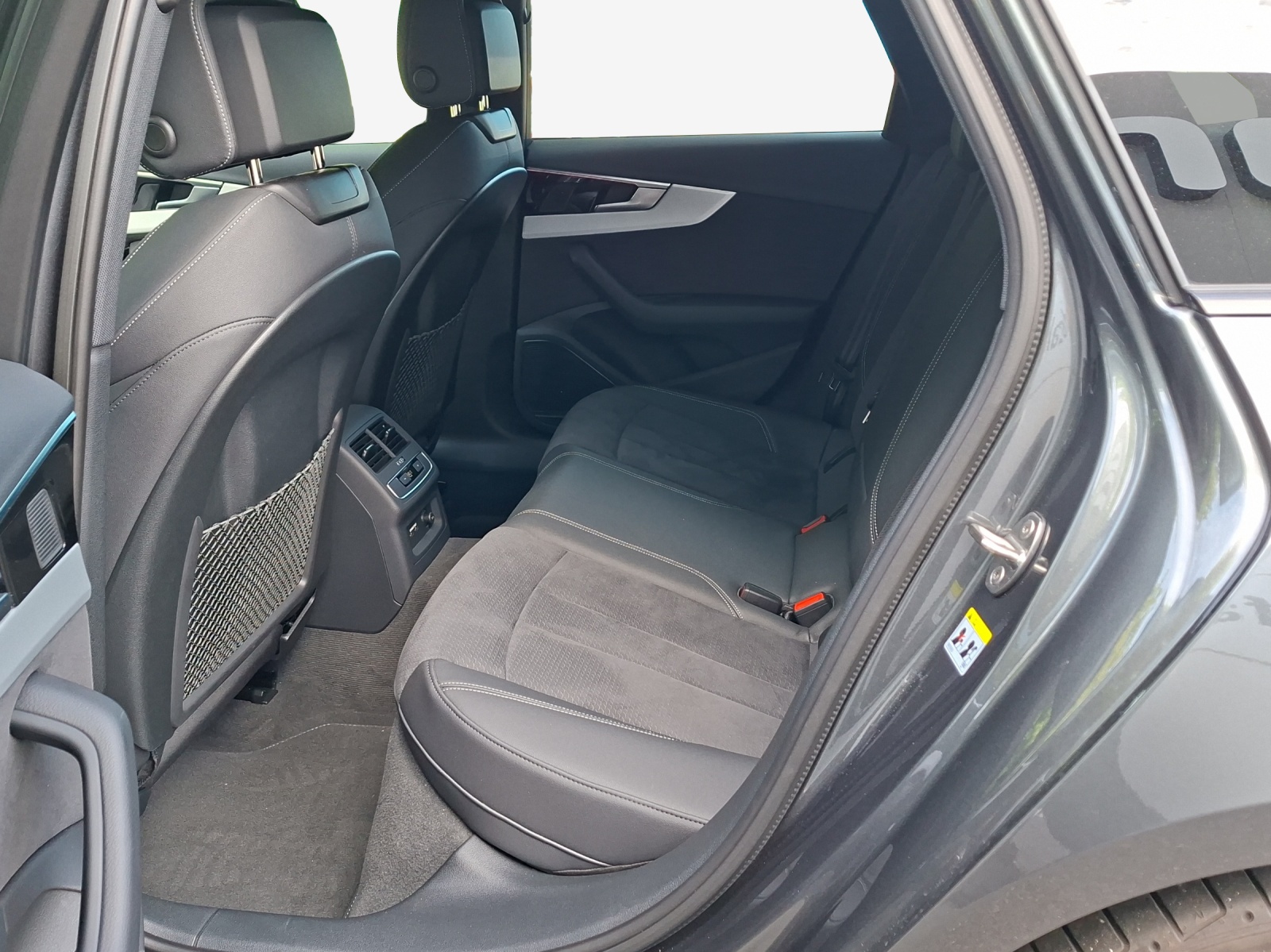 AUDI A4 Avant 40 TDI quattro S-tronic-image-11