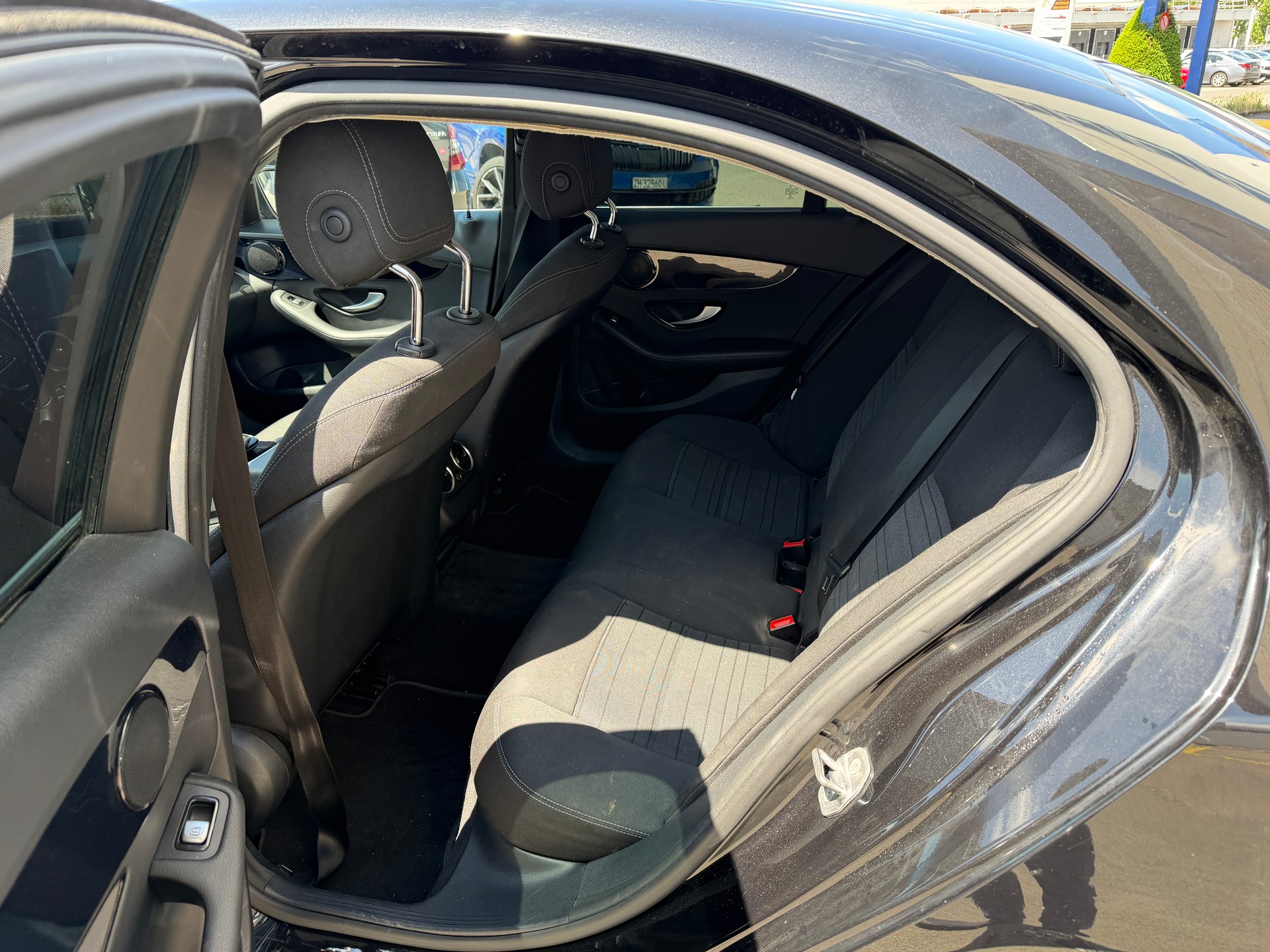 MERCEDES-BENZ C 180 BlueTEC AMG Line 7G-Tronic-image-6