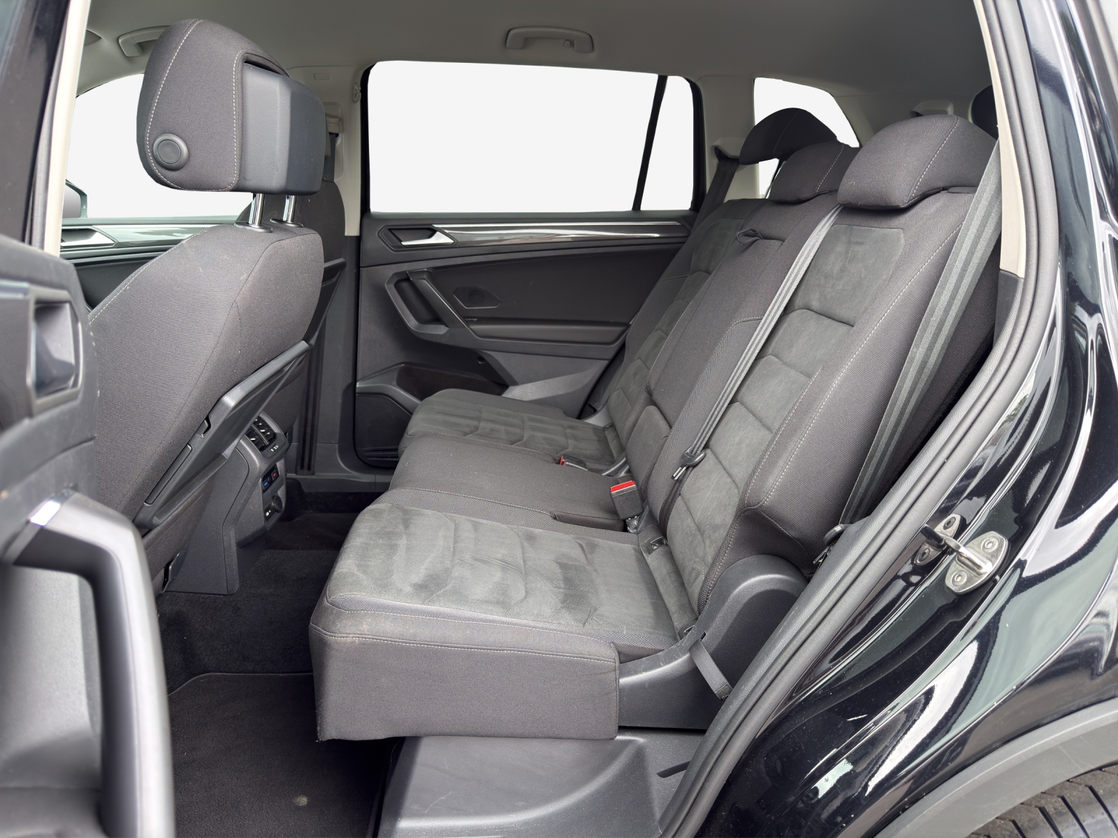 VW Tiguan Allspace 2.0TSI Highline 4Motion DSG-image-11