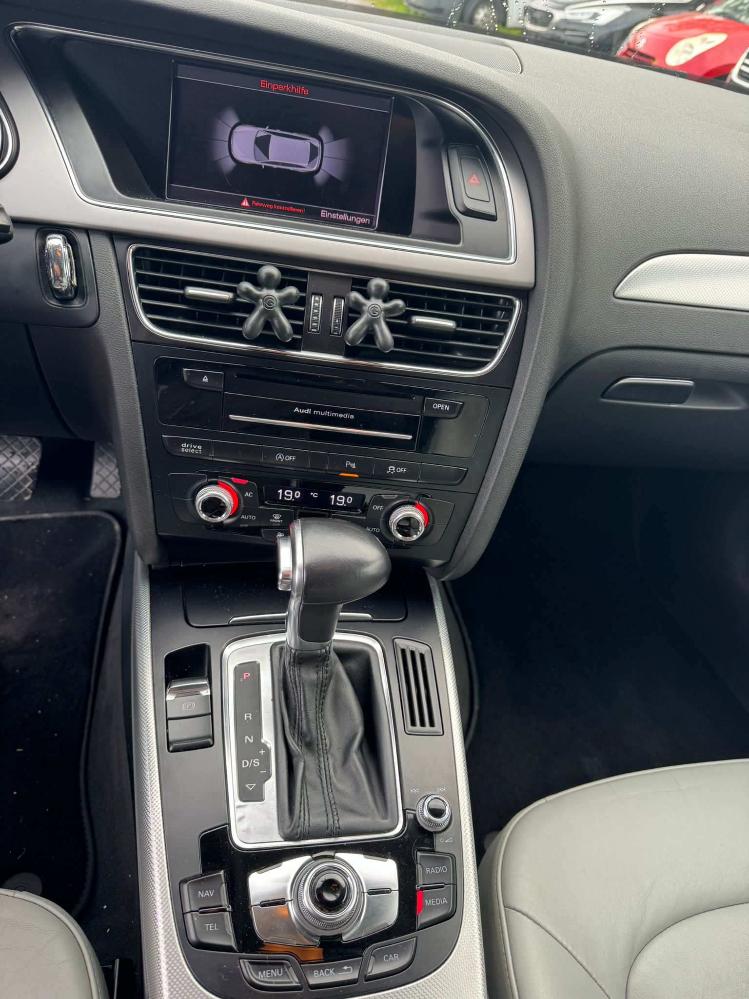 AUDI A4 allroad 3.0 TDI quattro S-tronic-image-12