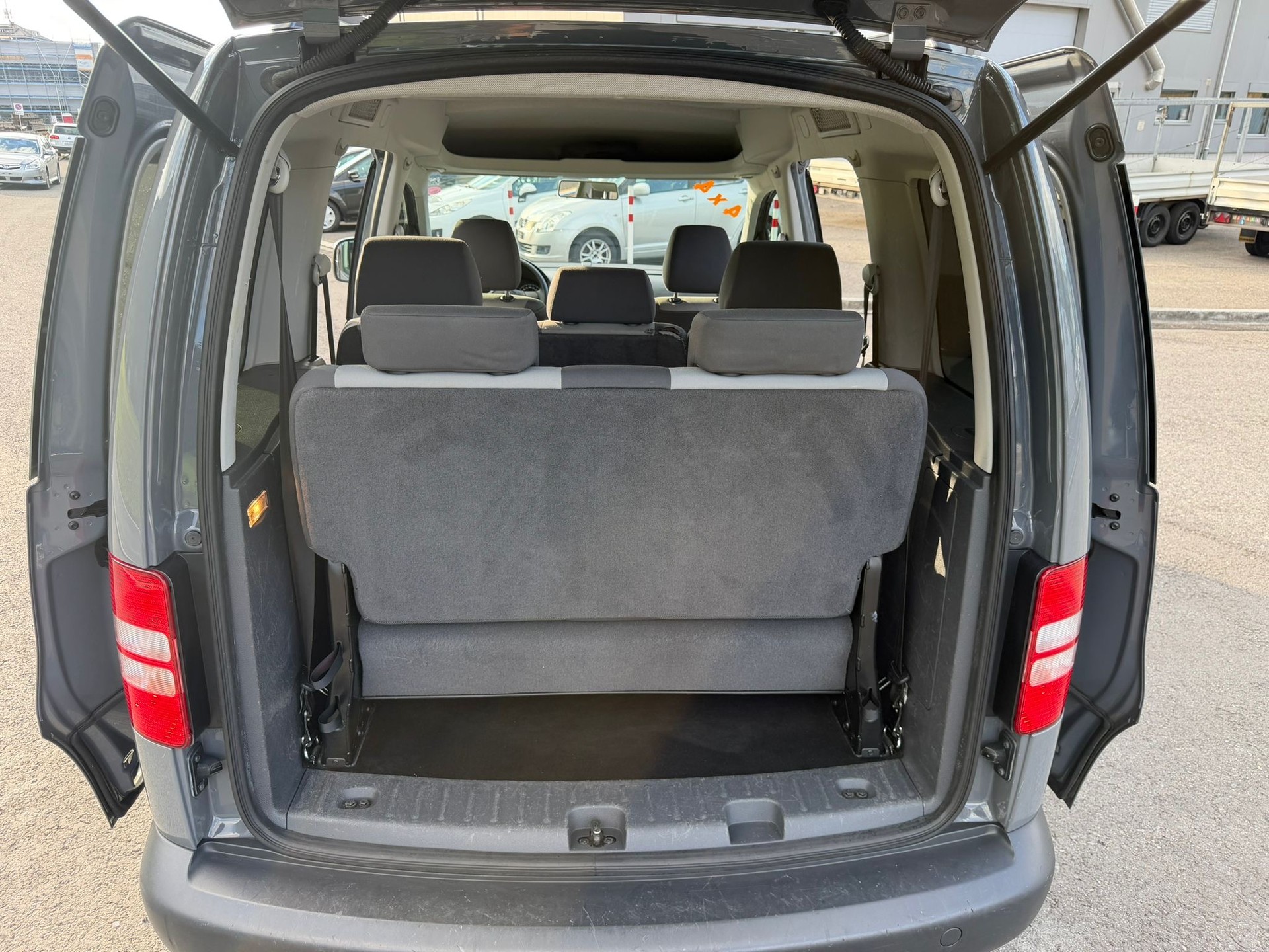 VW Caddy 2.0 TDI 4Motion Trendline-image-9
