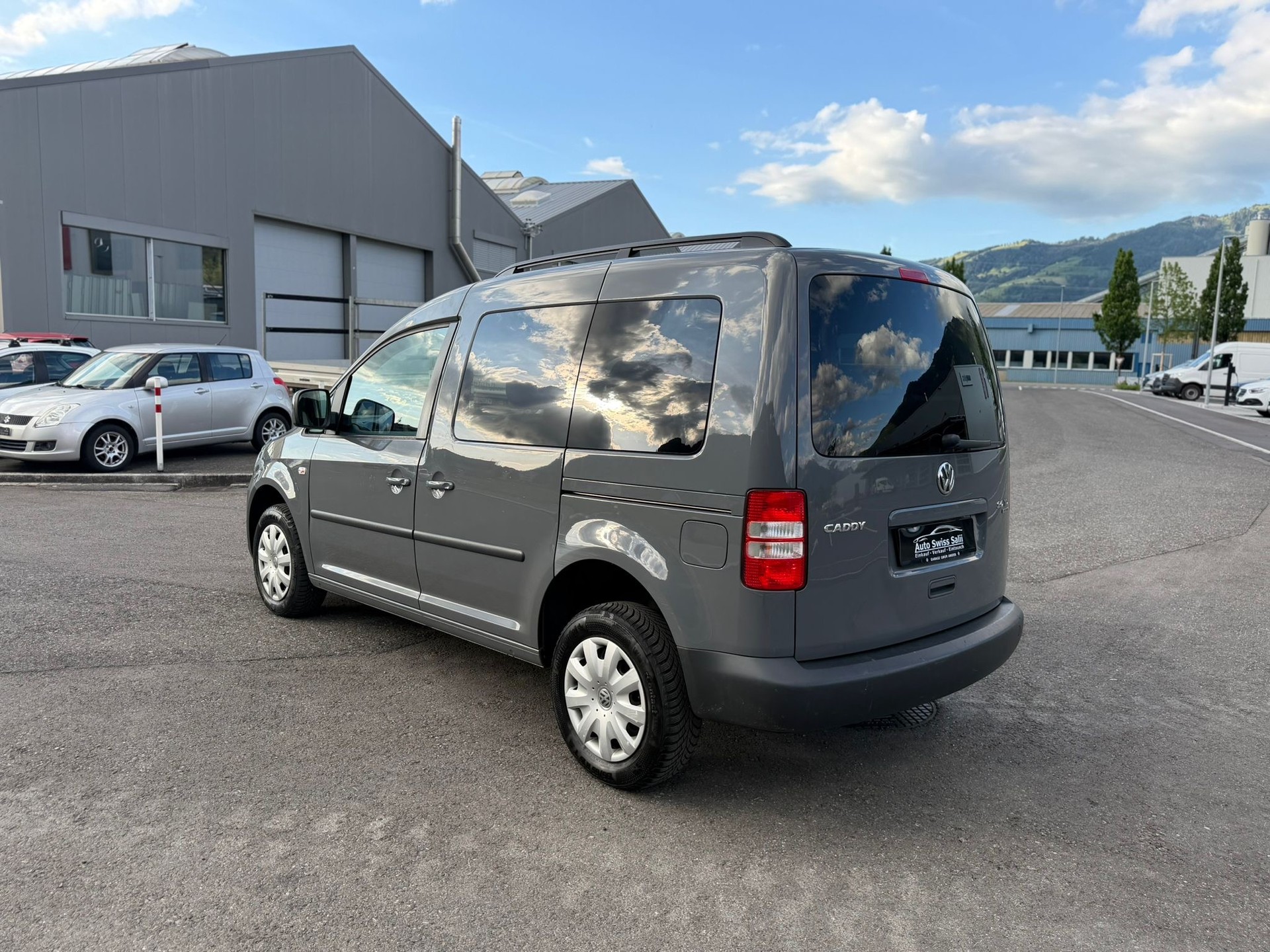 VW Caddy 2.0 TDI 4Motion Trendline-image-4