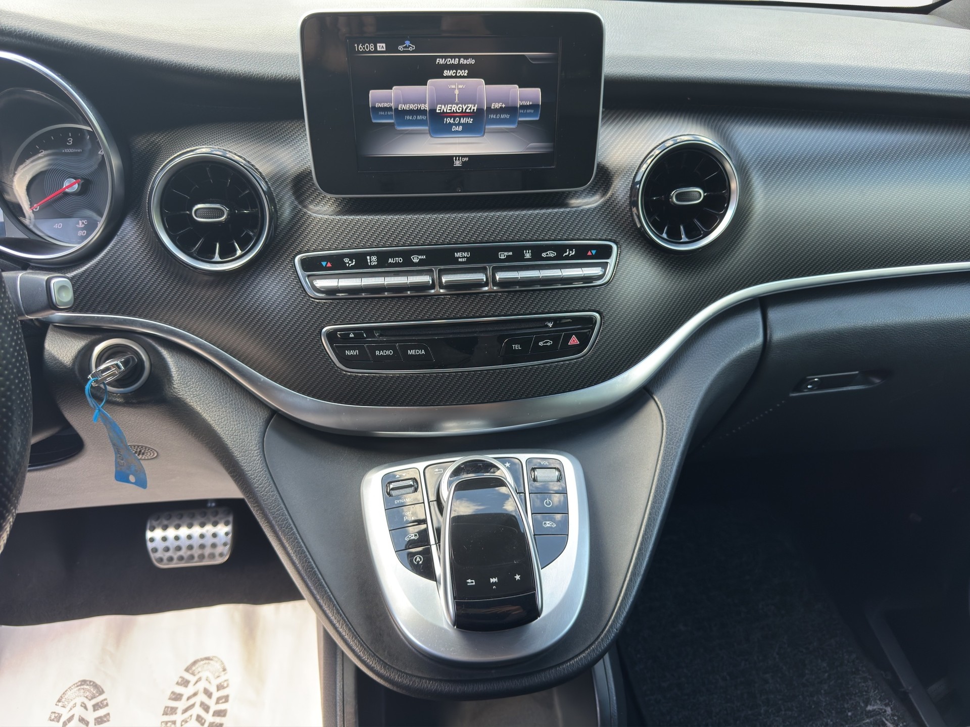 MERCEDES-BENZ V 220 d Avantgarde extralang 9G-Tronic-image-12