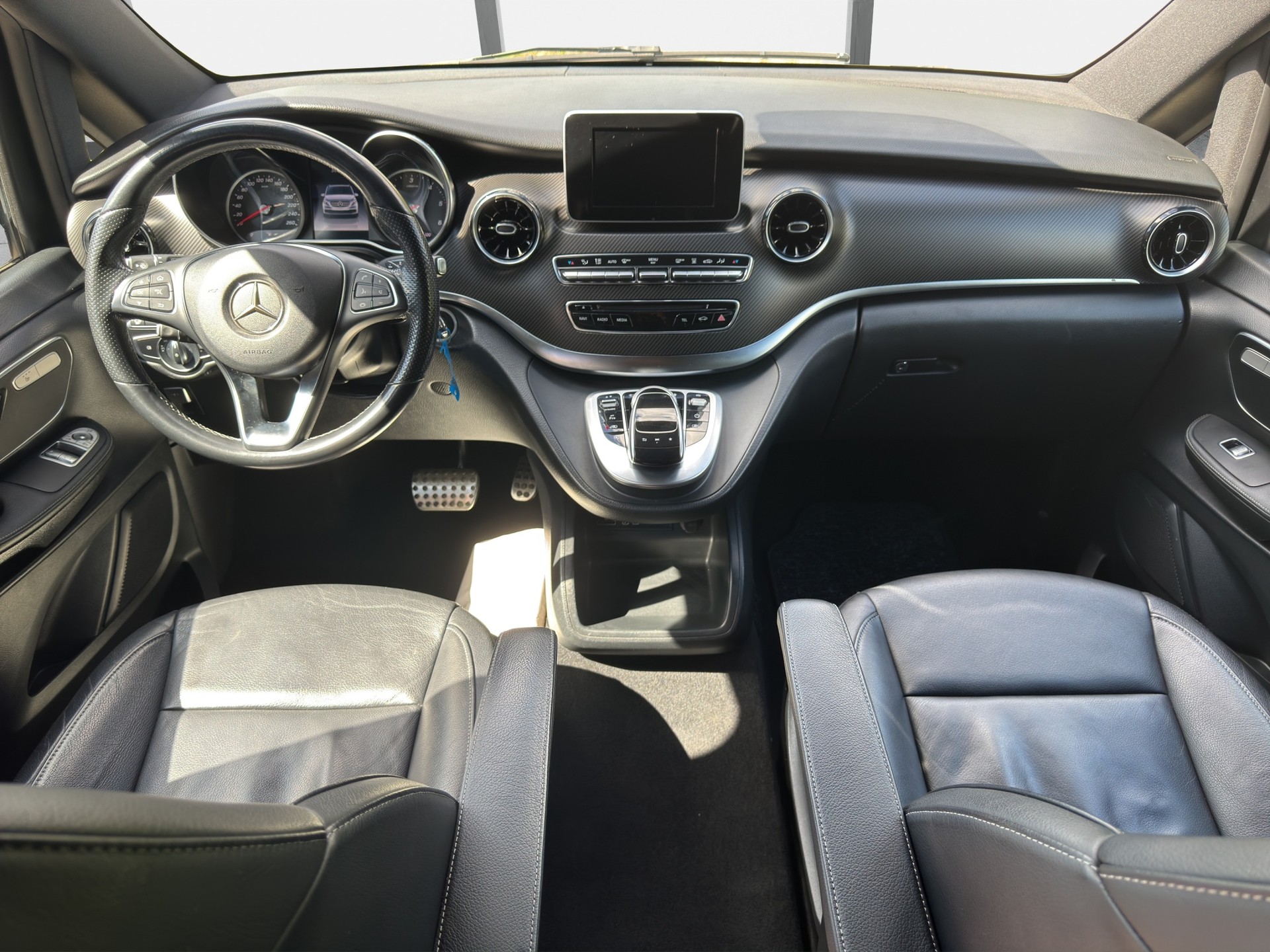 MERCEDES-BENZ V 220 d Avantgarde extralang 9G-Tronic-image-10