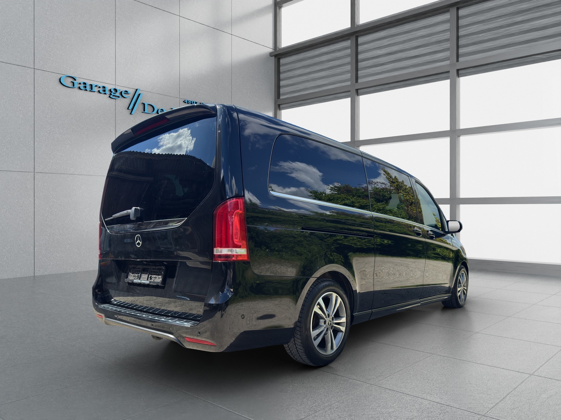 MERCEDES-BENZ V 220 d Avantgarde extralang 9G-Tronic-image-4