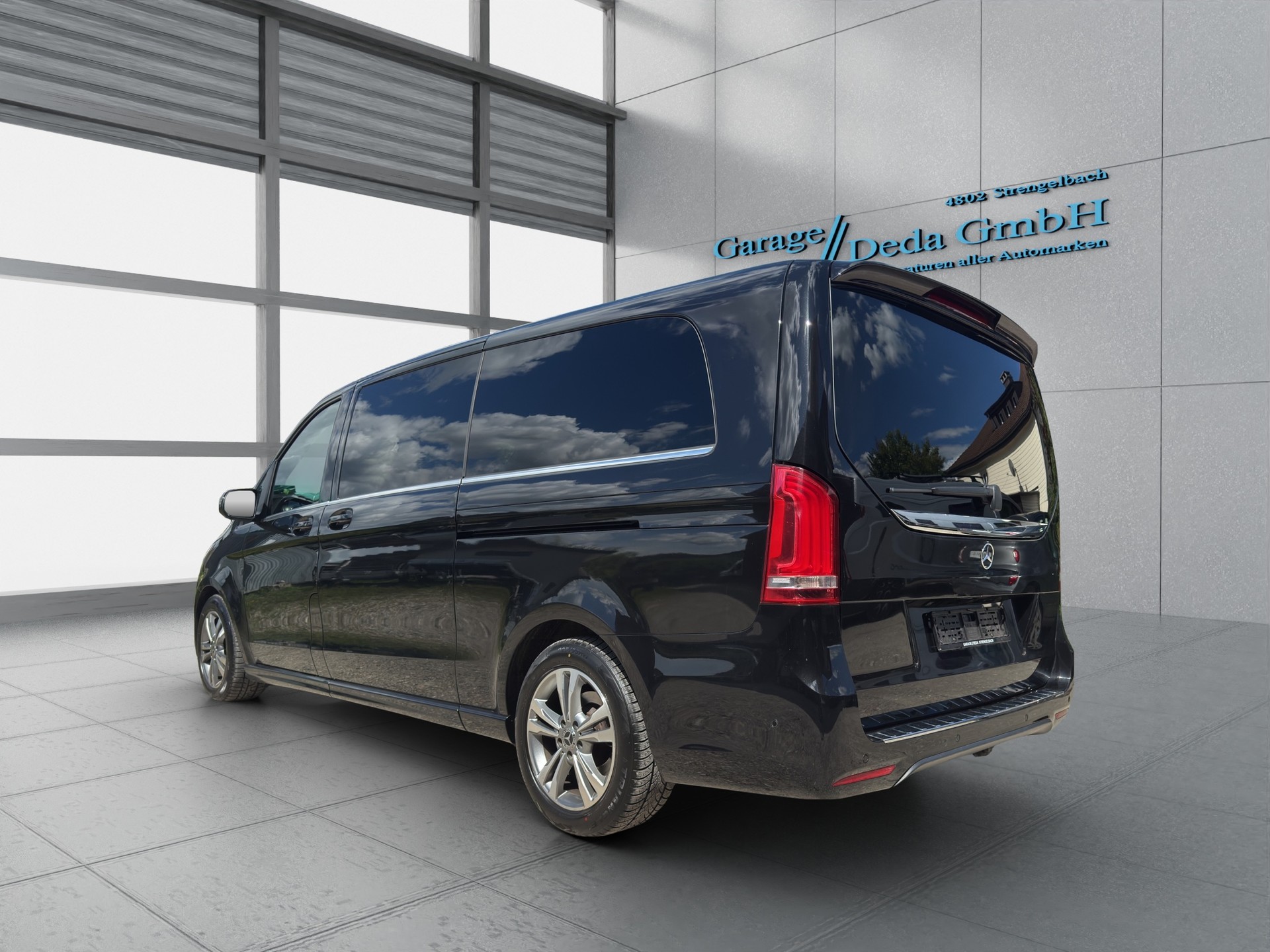 MERCEDES-BENZ V 220 d Avantgarde extralang 9G-Tronic-image-2