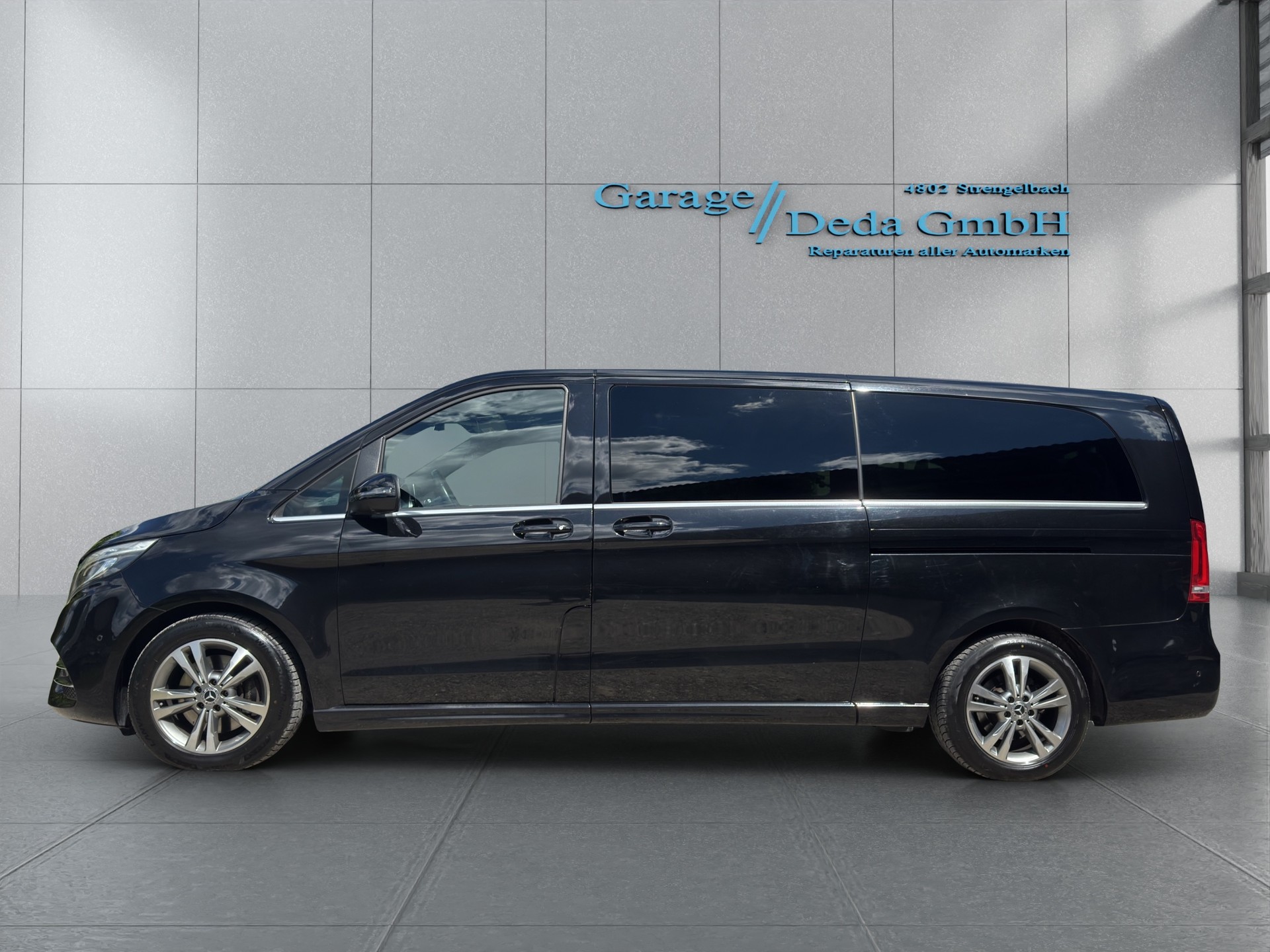 MERCEDES-BENZ V 220 d Avantgarde extralang 9G-Tronic-image-1