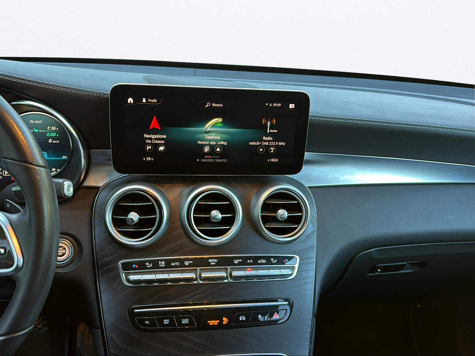 MERCEDES-BENZ GLC 200 AMG Line 4Matic 9G-Tronic-image-12
