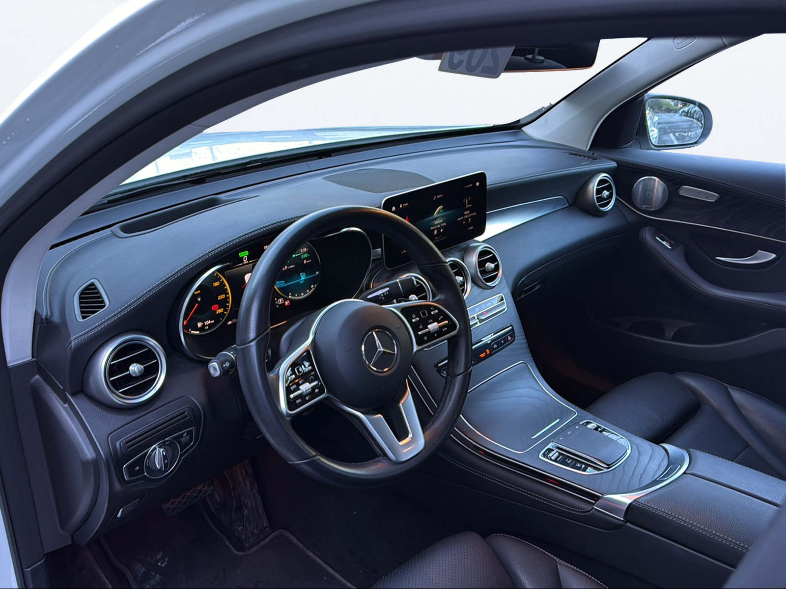 MERCEDES-BENZ GLC 200 AMG Line 4Matic 9G-Tronic-image-10