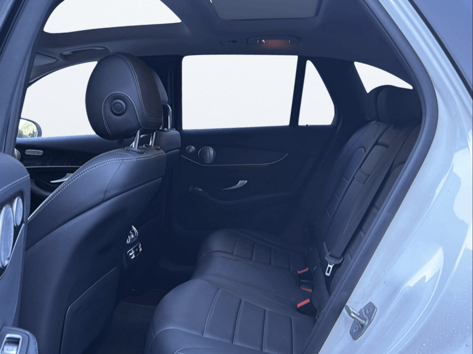 MERCEDES-BENZ GLC 200 AMG Line 4Matic 9G-Tronic-image-13
