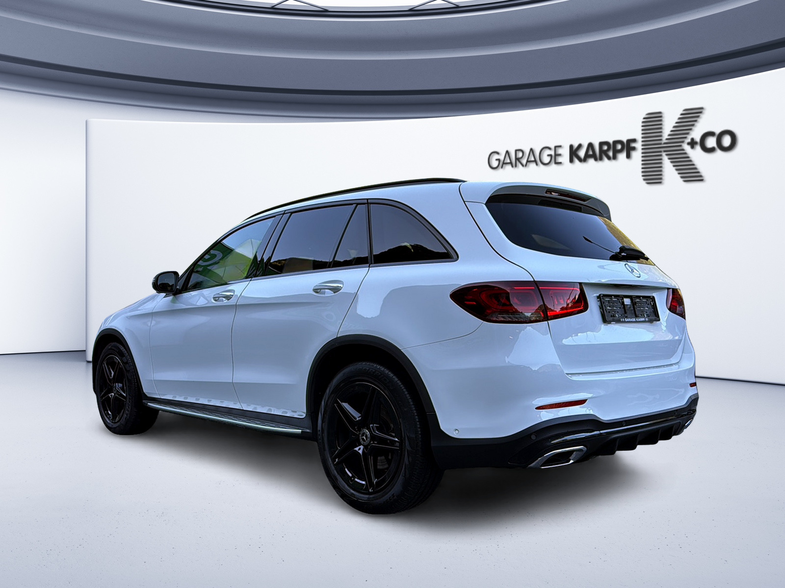 MERCEDES-BENZ GLC 200 AMG Line 4Matic 9G-Tronic-image-2
