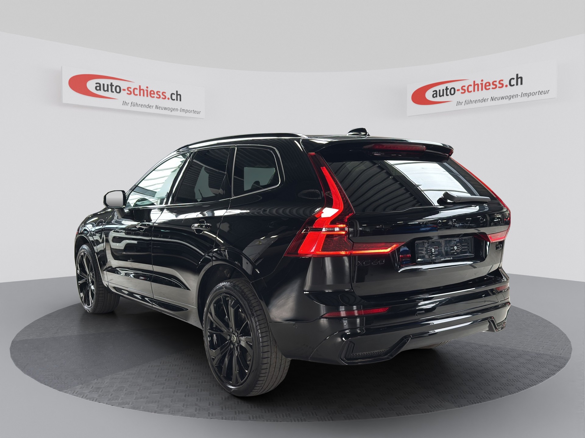 VOLVO XC60 T6 eAWD PluginHybrid Black Edition Plus Geartronic Facelift-image-2