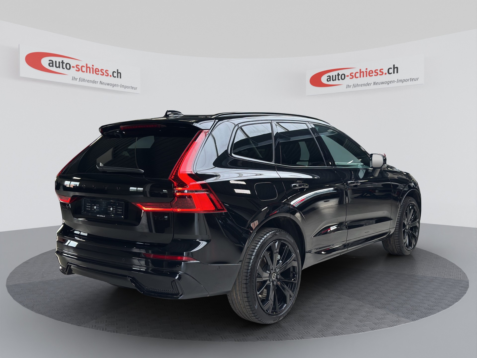 VOLVO XC60 T6 eAWD PluginHybrid Black Edition Plus Geartronic Facelift-image-4