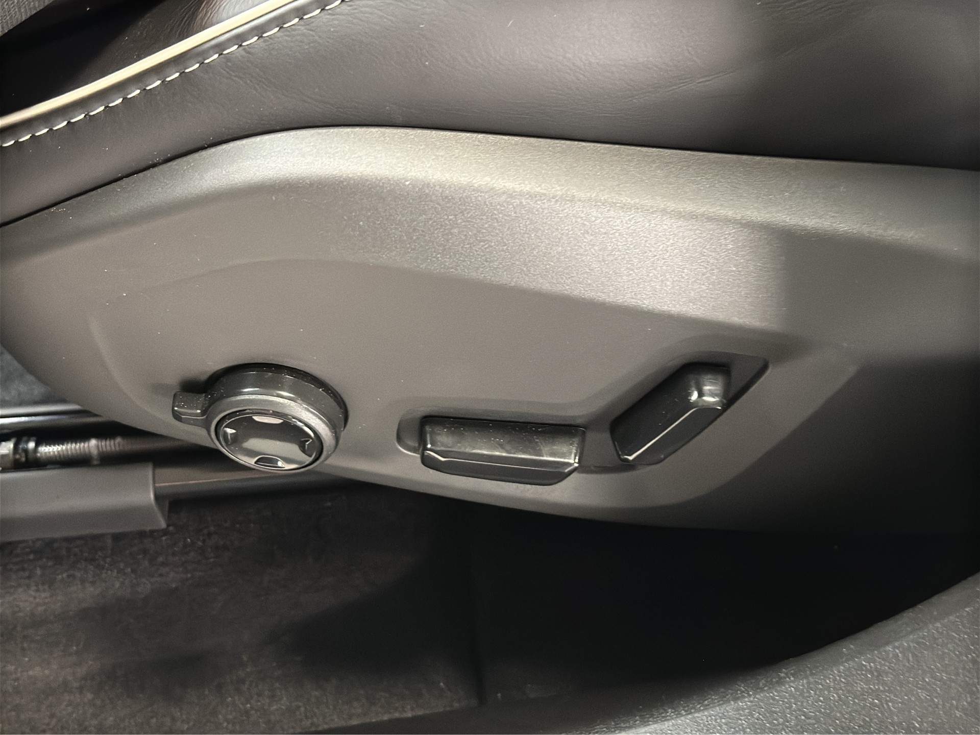 VOLVO XC60 T6 eAWD PluginHybrid Black Edition Plus Geartronic Facelift-image-9