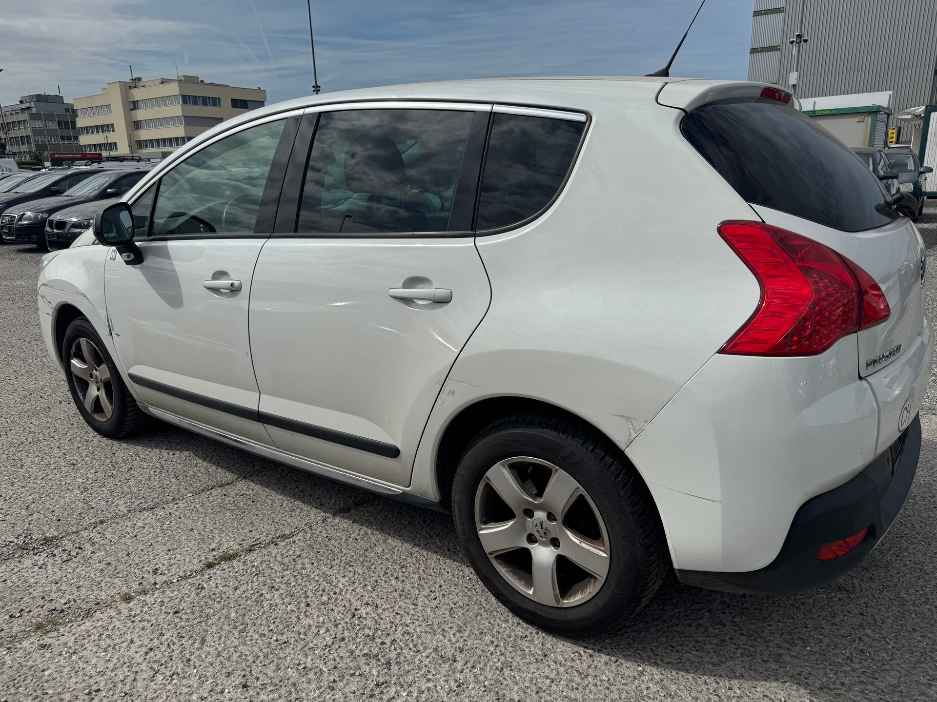 PEUGEOT 3008 1.6 16V T Platinum-image-3