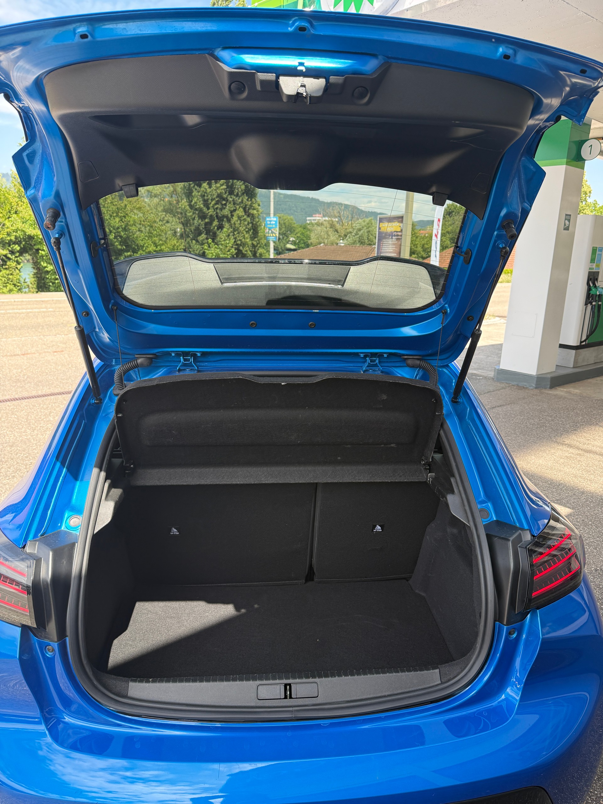 PEUGEOT 208 1.2 MHEV 110 GT-image-4