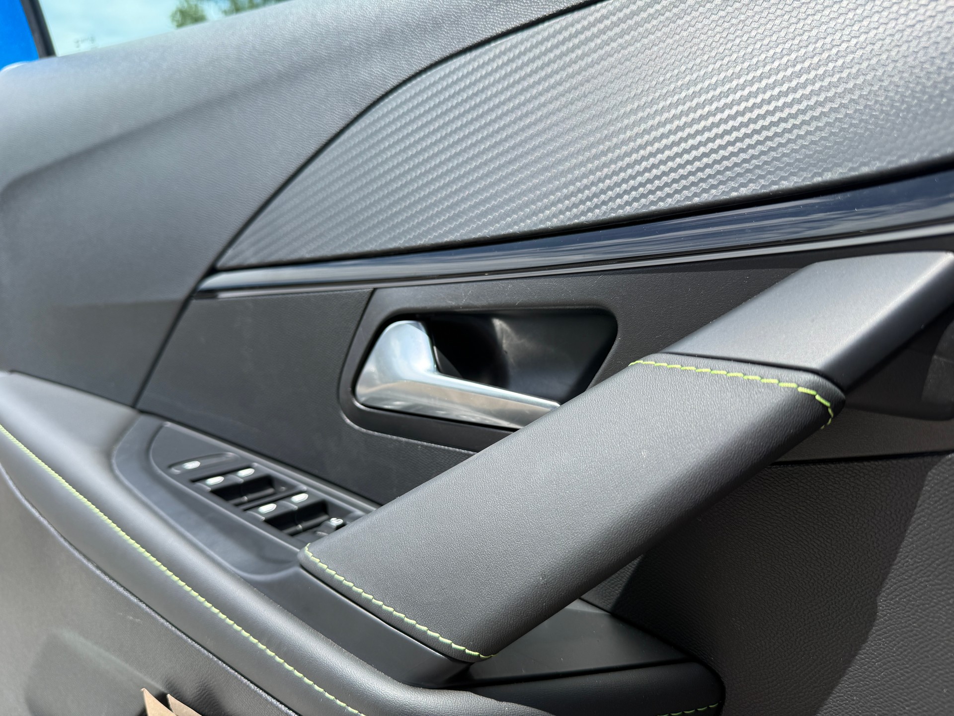 PEUGEOT 208 1.2 MHEV 110 GT-image-11