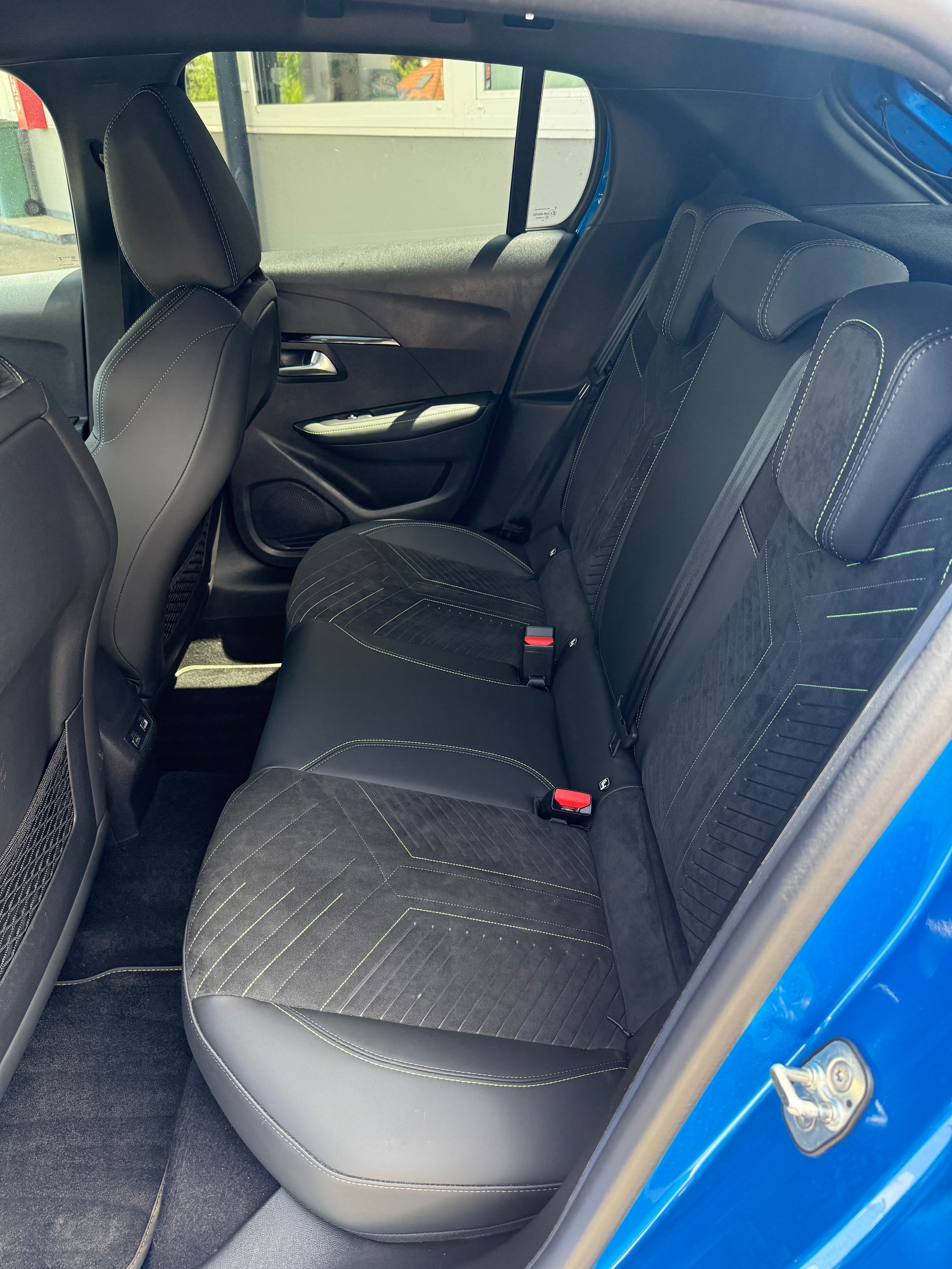 PEUGEOT 208 1.2 MHEV 110 GT-image-5