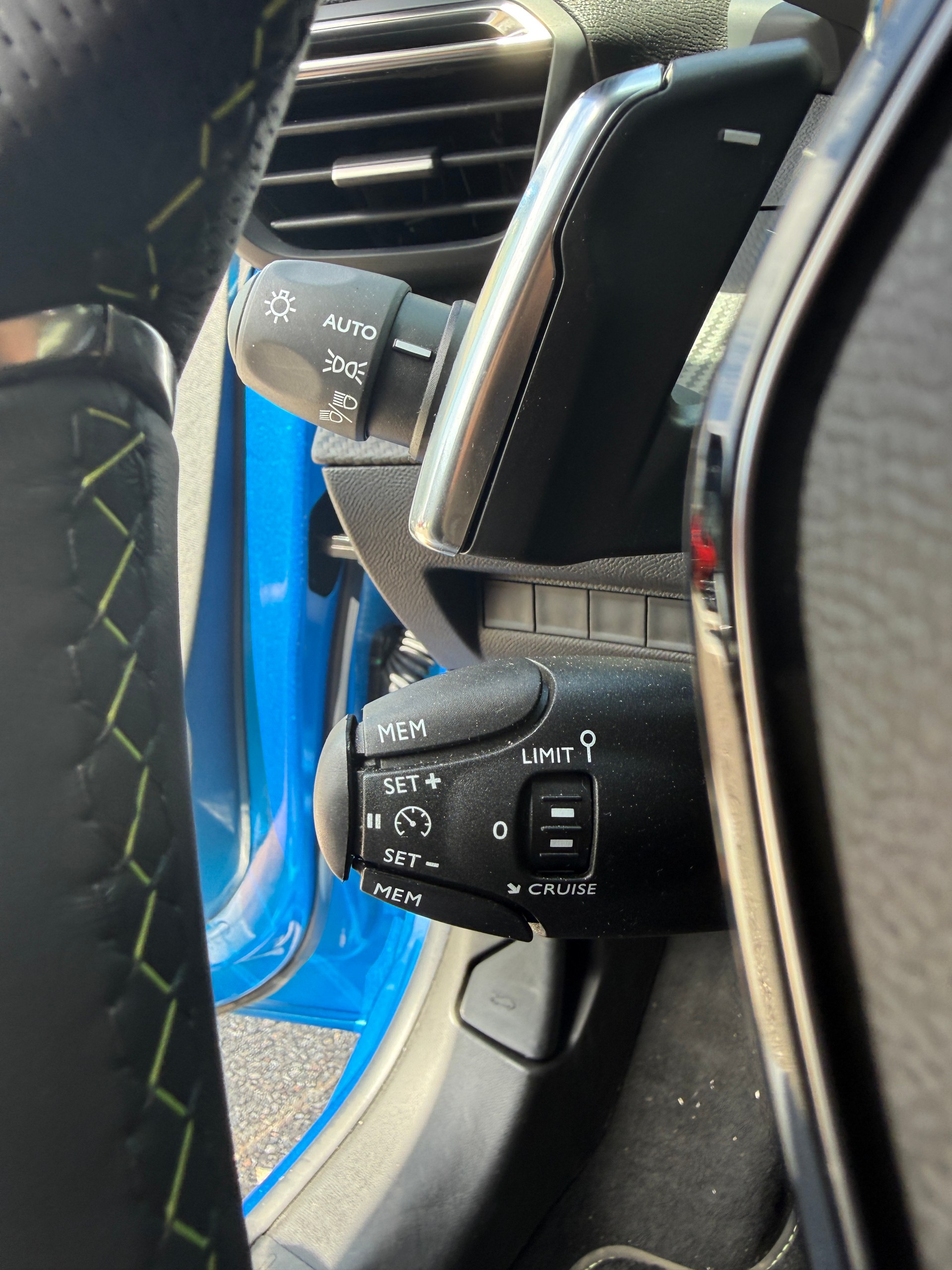 PEUGEOT 208 1.2 MHEV 110 GT-image-10