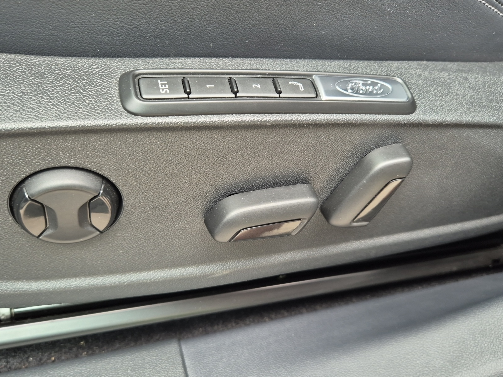 FORD Explorer Elektro 79kWh Extended *Head up Display*360°Kamera**Panoramadach*Range Premium-image-19