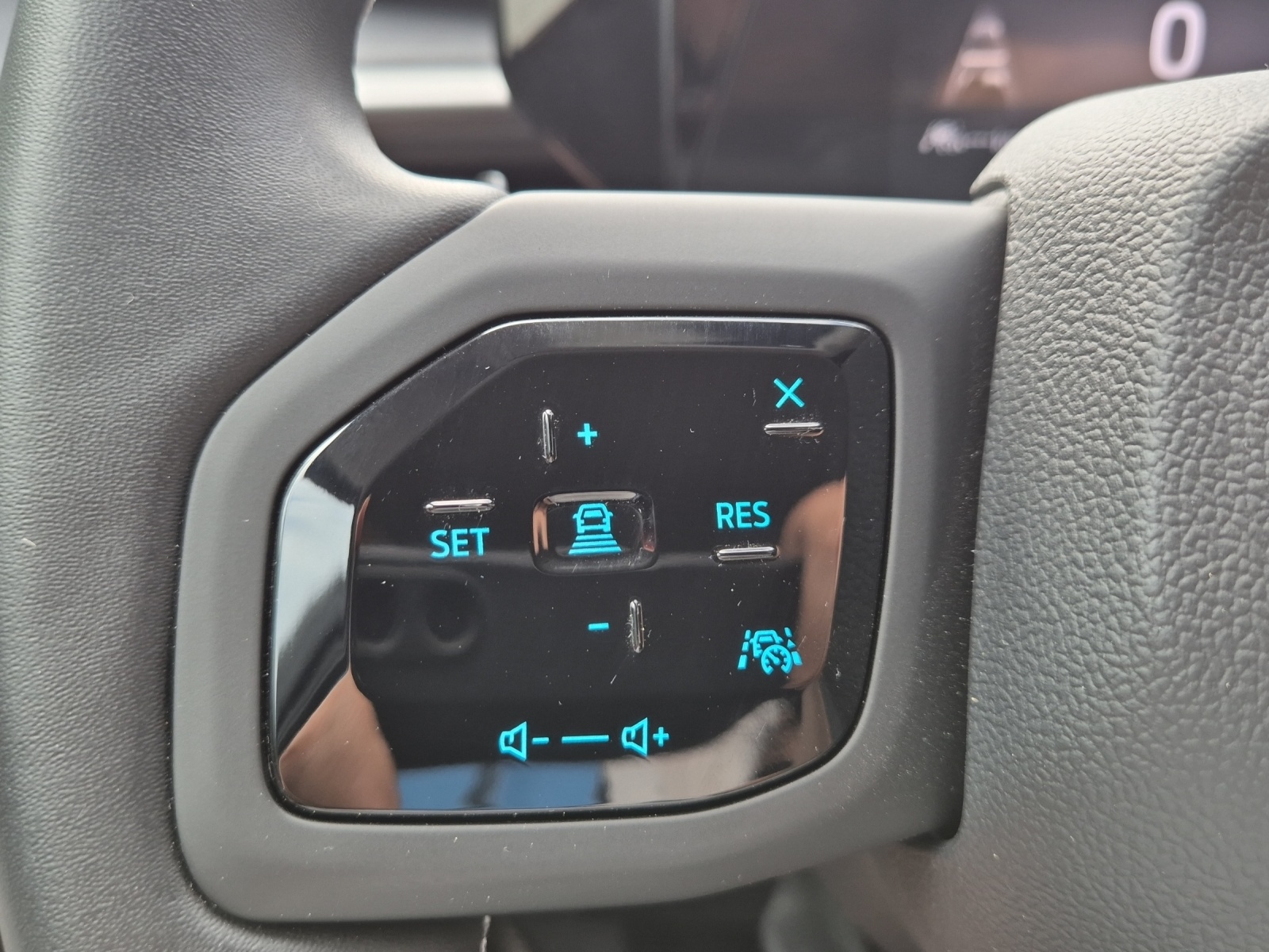 FORD Explorer Elektro 79kWh Extended *Head up Display*360°Kamera**Panoramadach*Range Premium-image-24