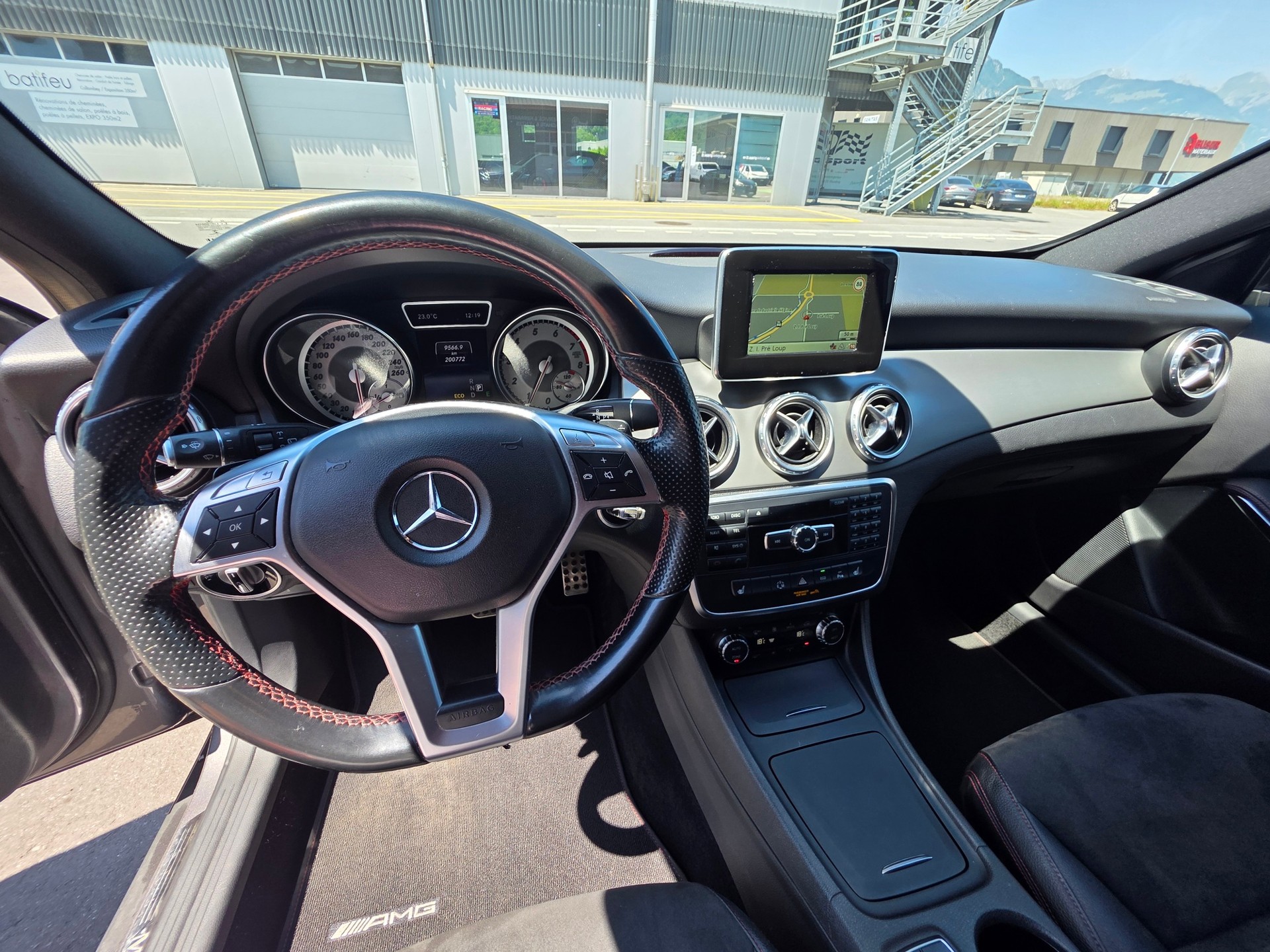 MERCEDES-BENZ GLA 200 Style-image-9