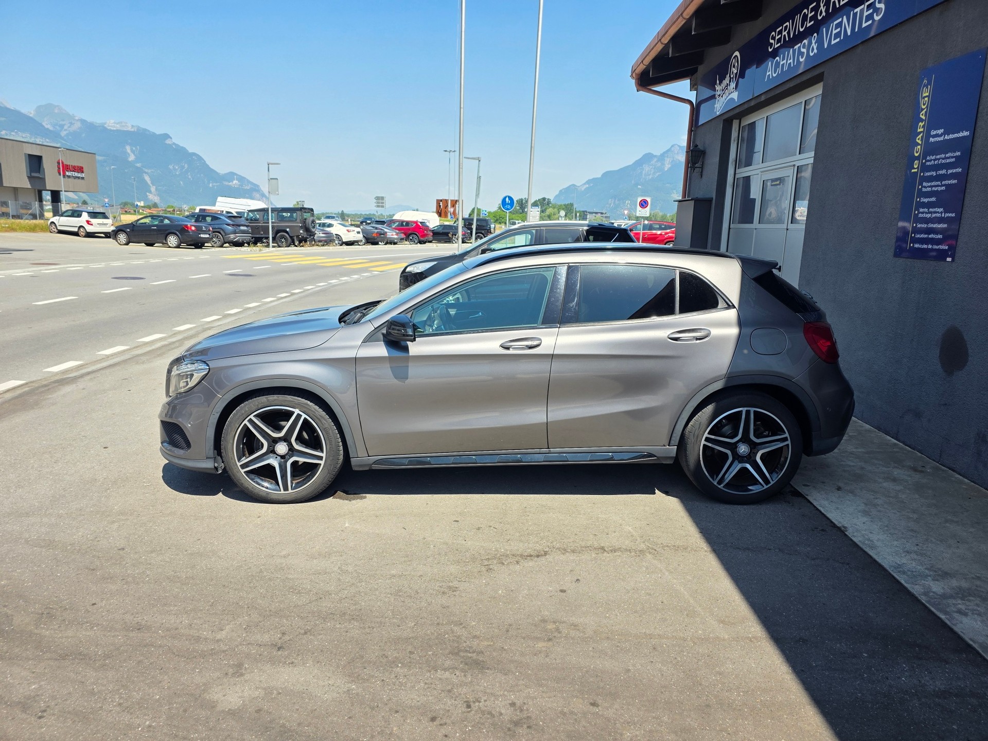 MERCEDES-BENZ GLA 200 Style-image-1